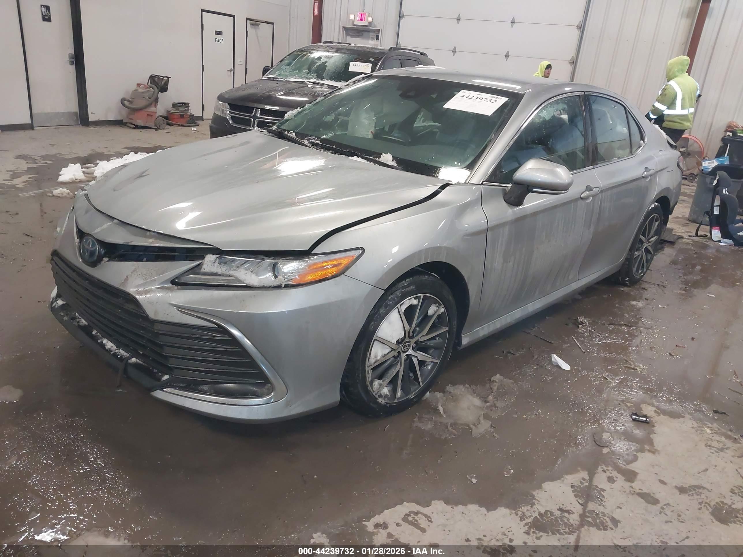 TOYOTA CAMRY image 2