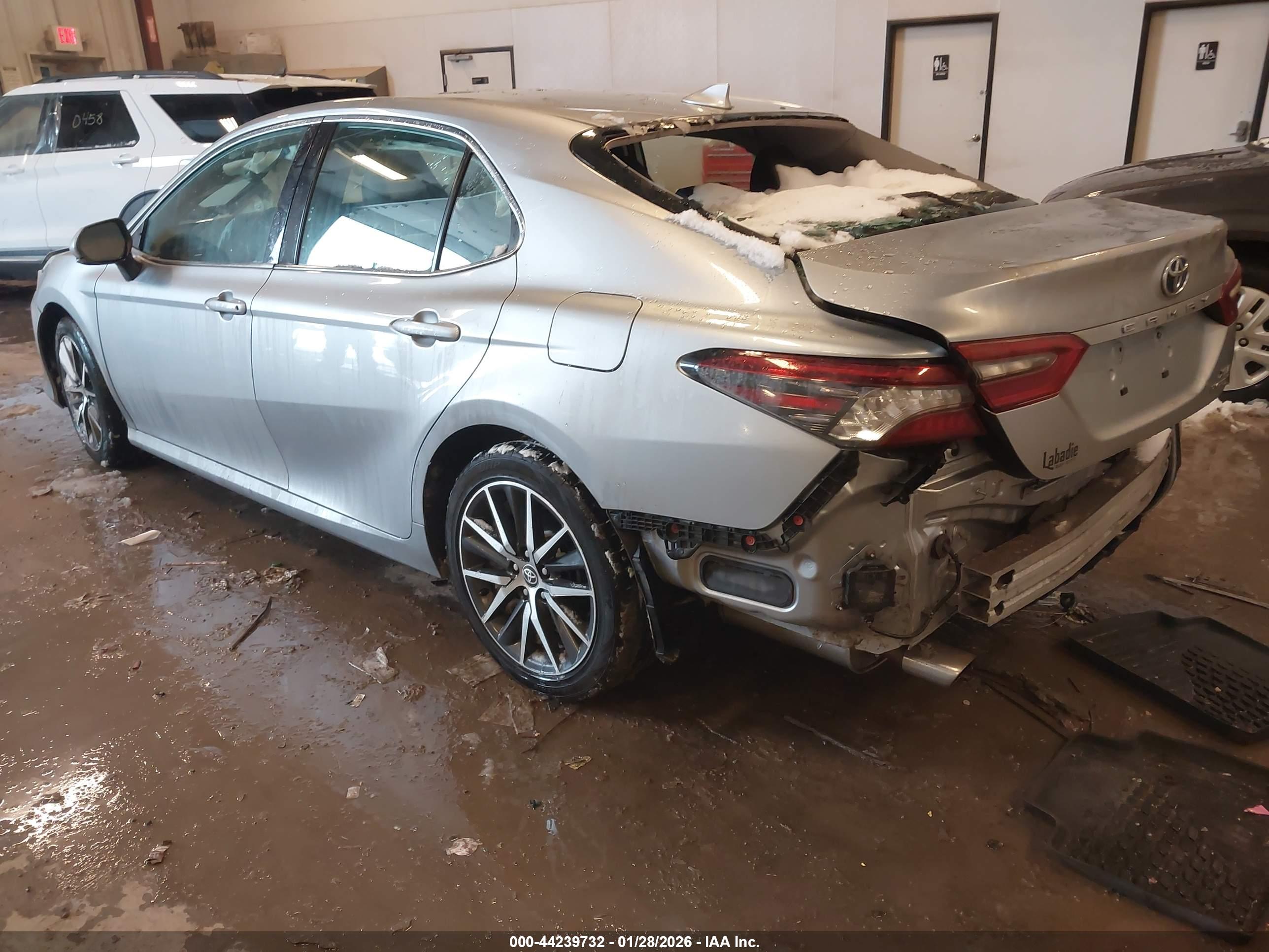 TOYOTA CAMRY image 3