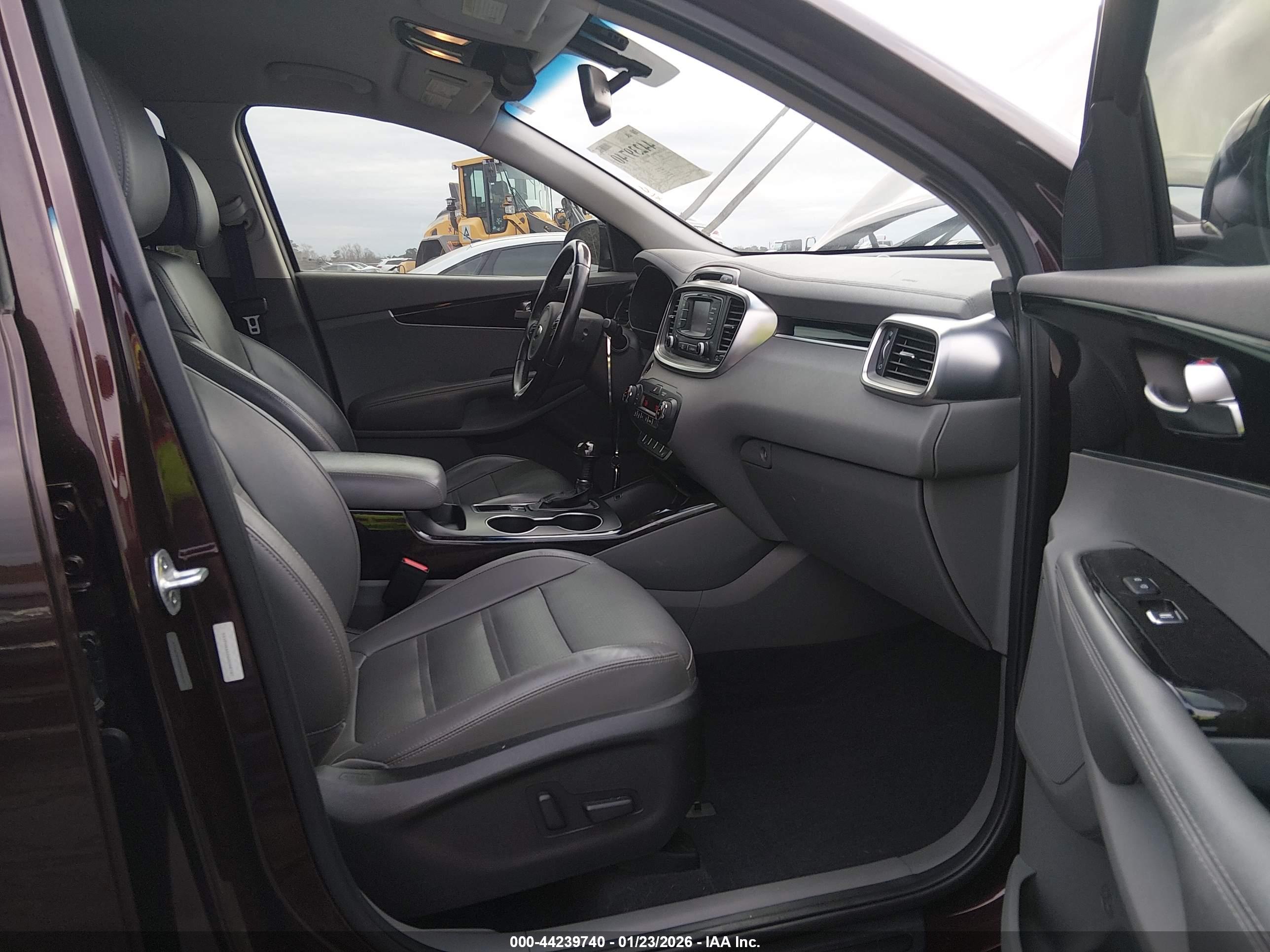 KIA SORENTO image 5