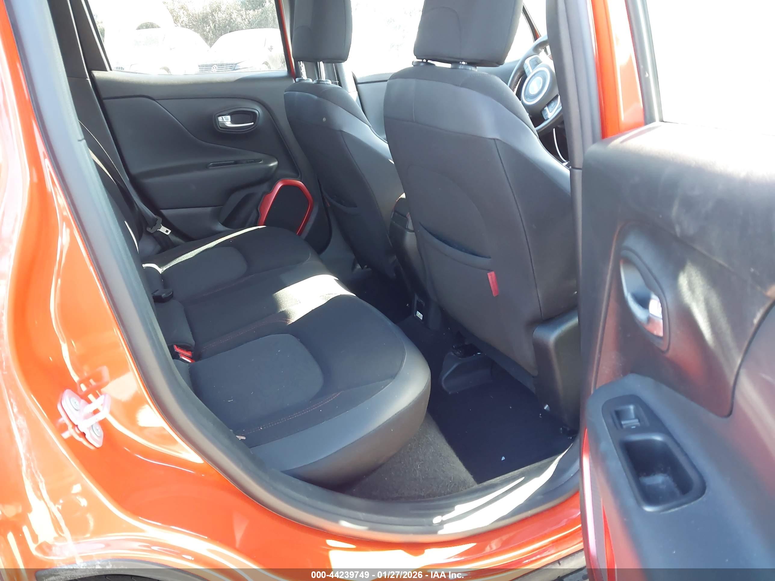 JEEP RENEGADE image 8