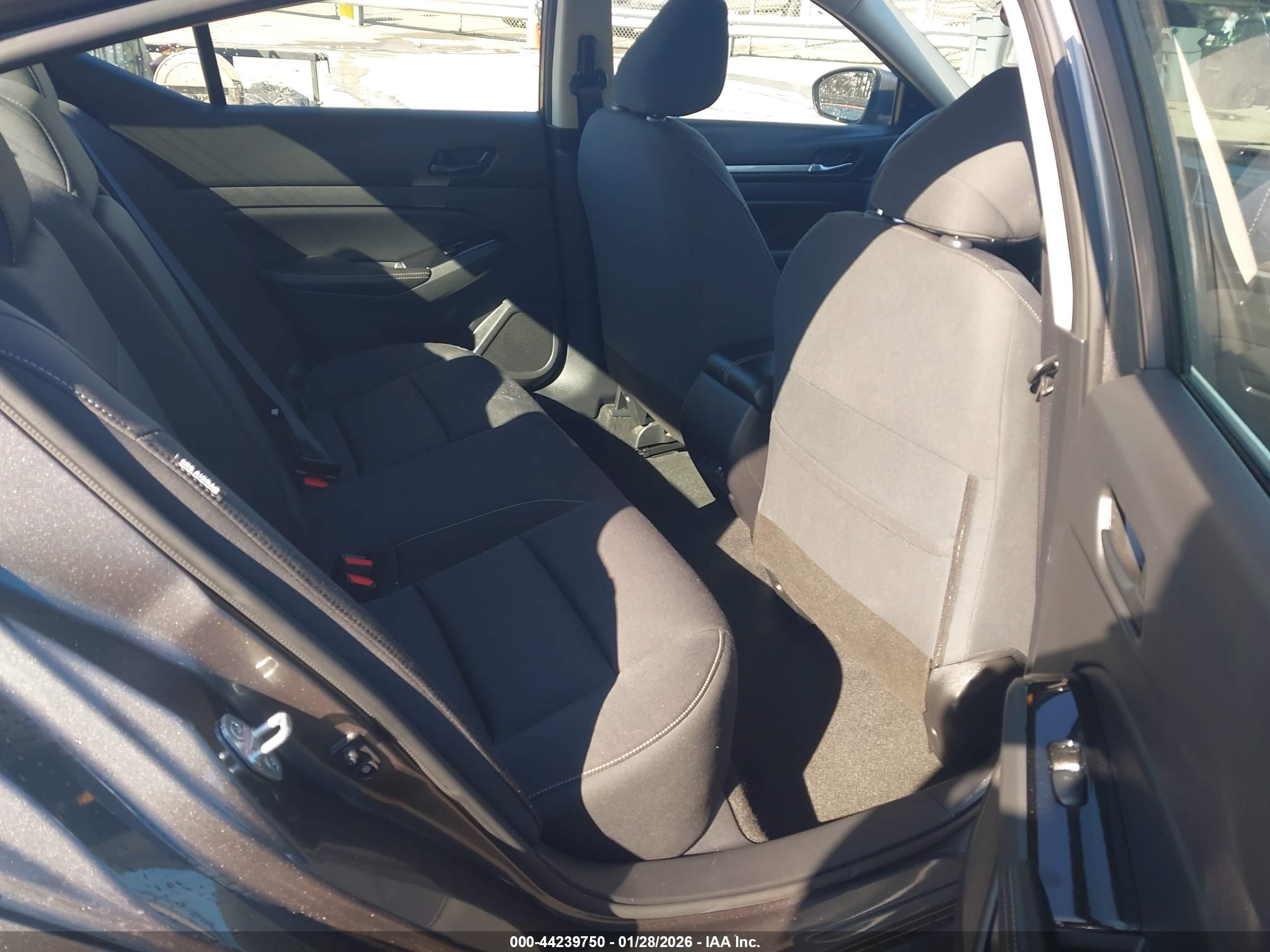 NISSAN ALTIMA image 8