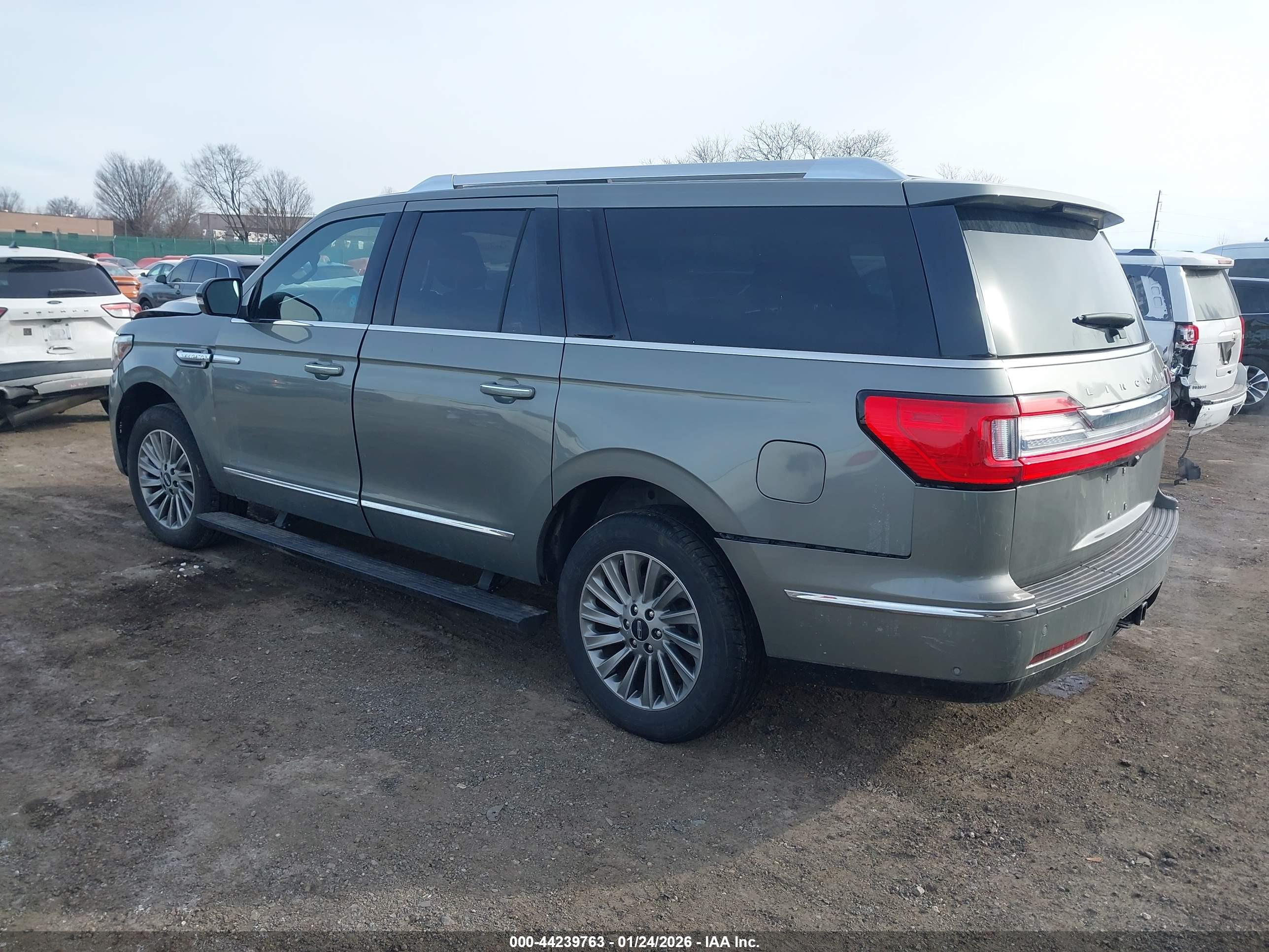 LINCOLN NAVIGATOR image 3