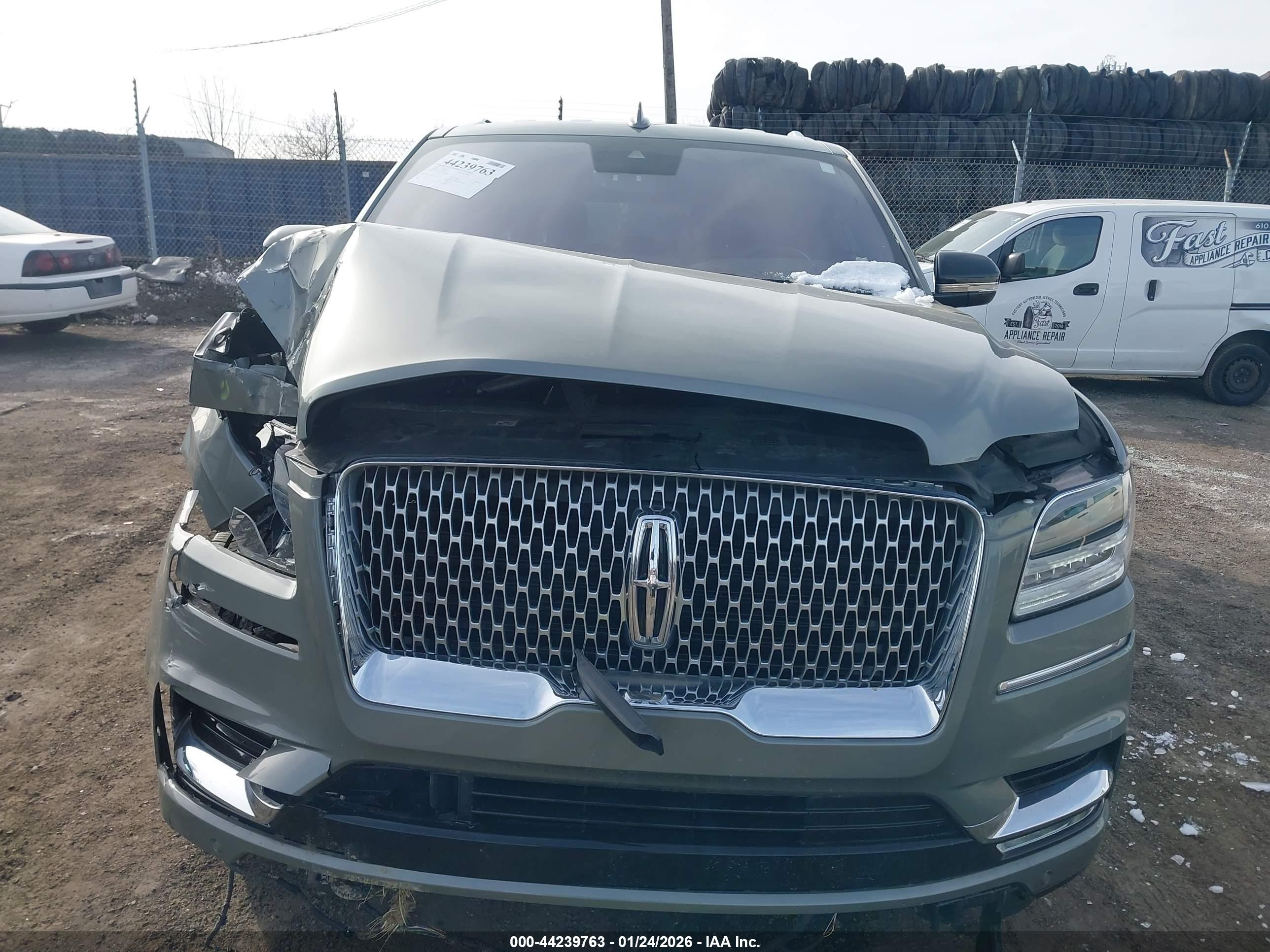 LINCOLN NAVIGATOR image 6