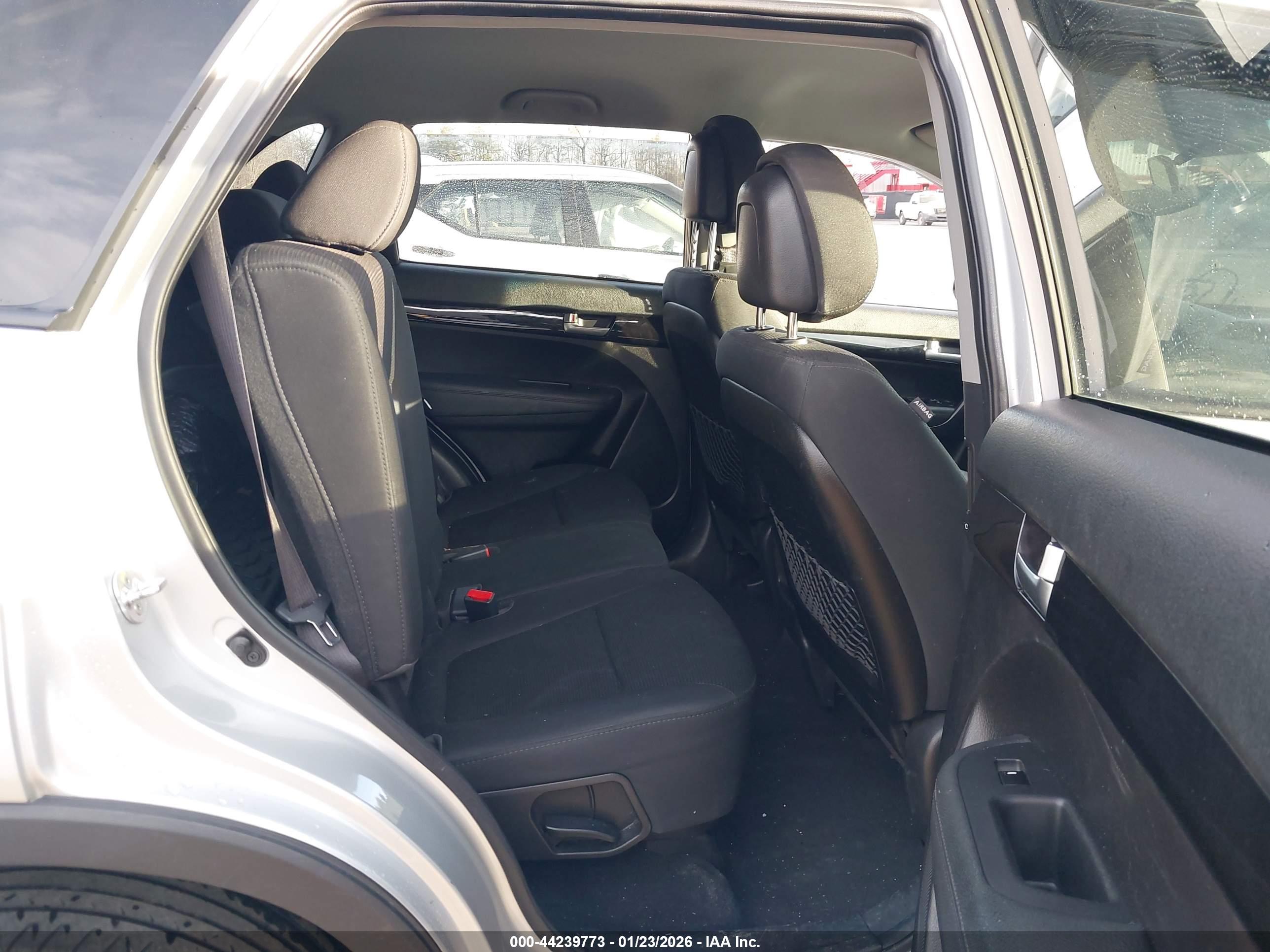 KIA SORENTO image 8