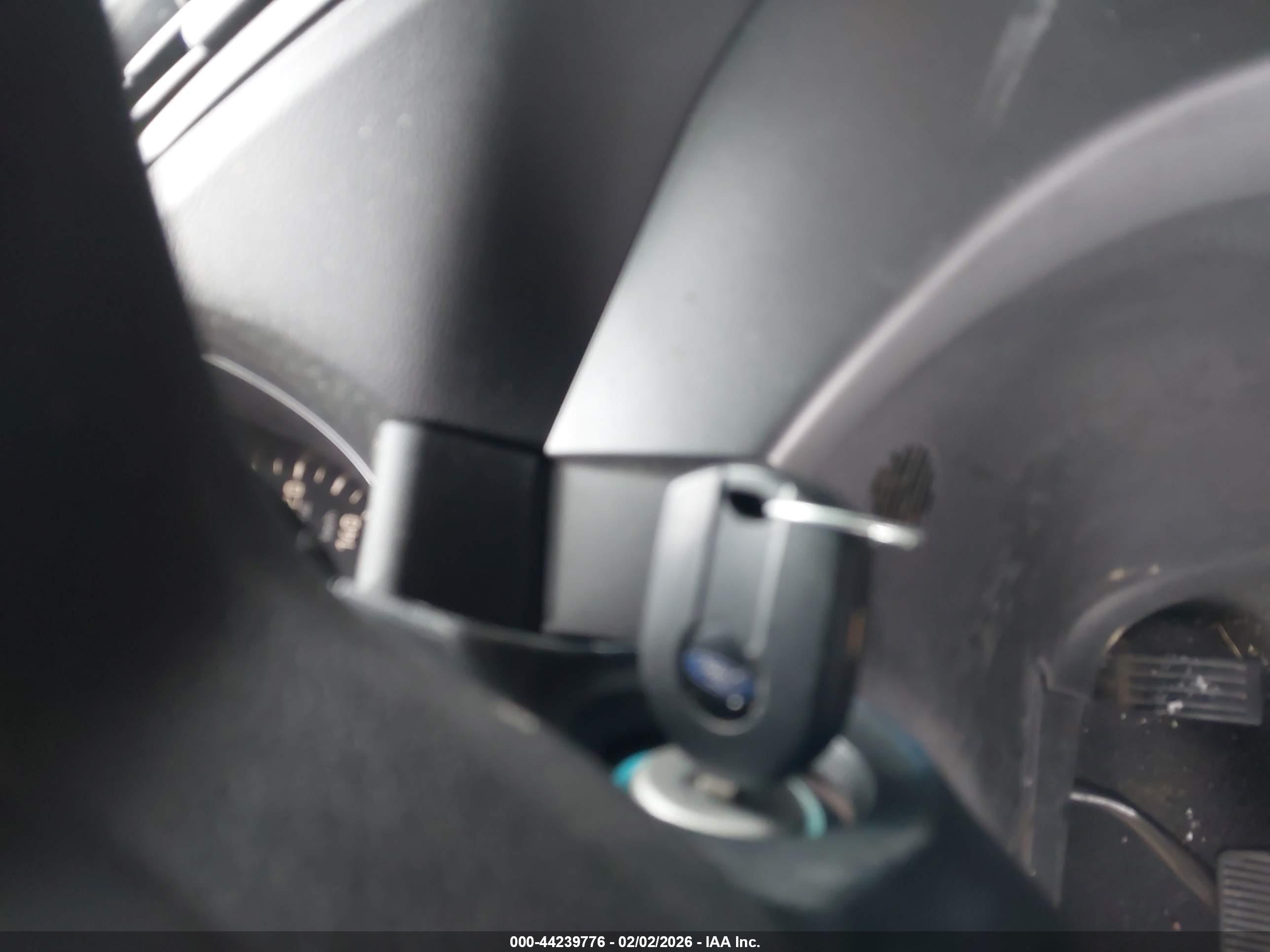 FORD ESCAPE image 11
