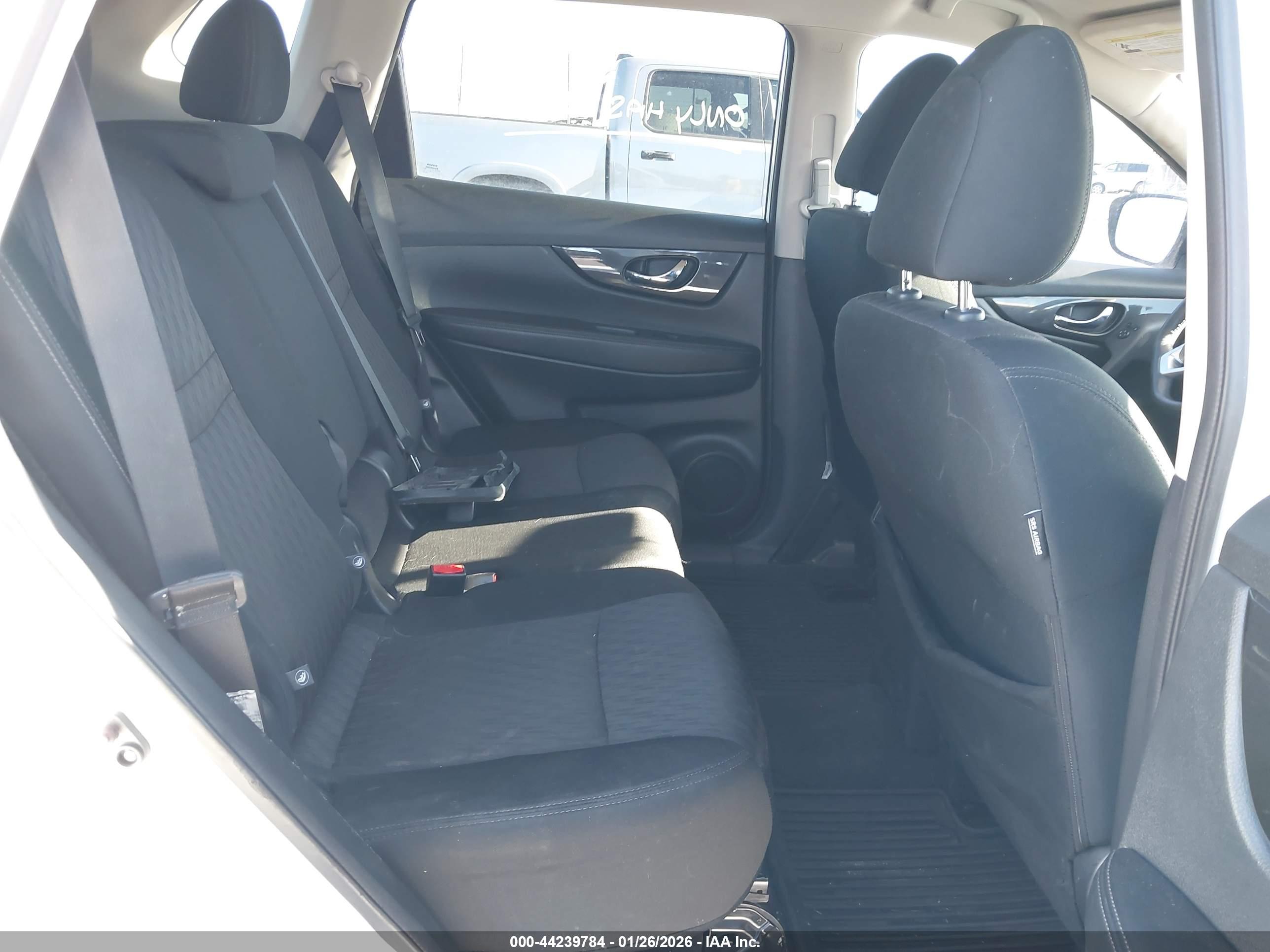 NISSAN ROGUE image 8