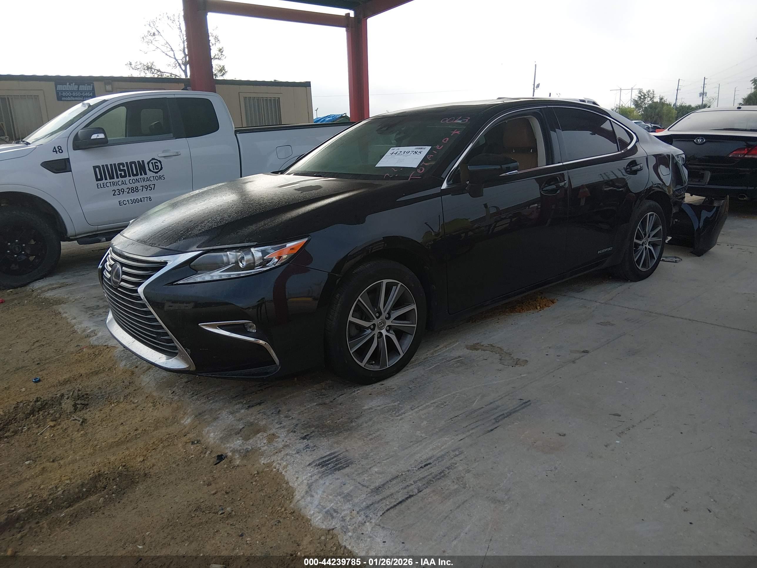 LEXUS ES image 2