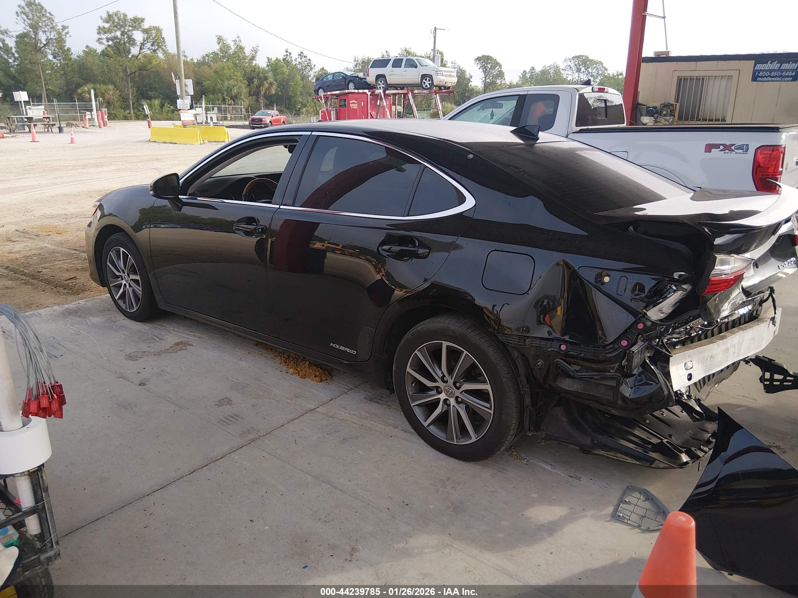 LEXUS ES image 3