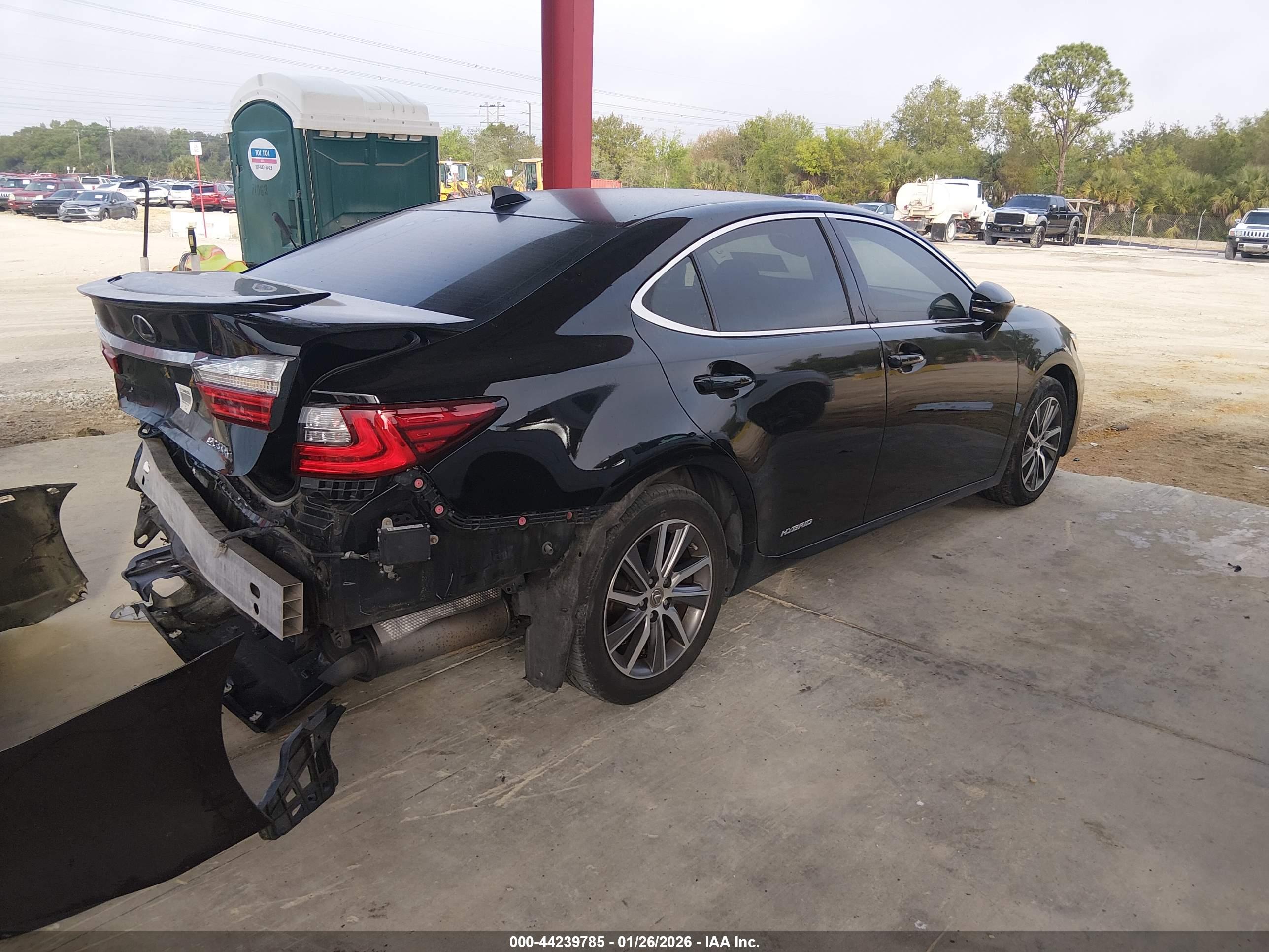 LEXUS ES image 4