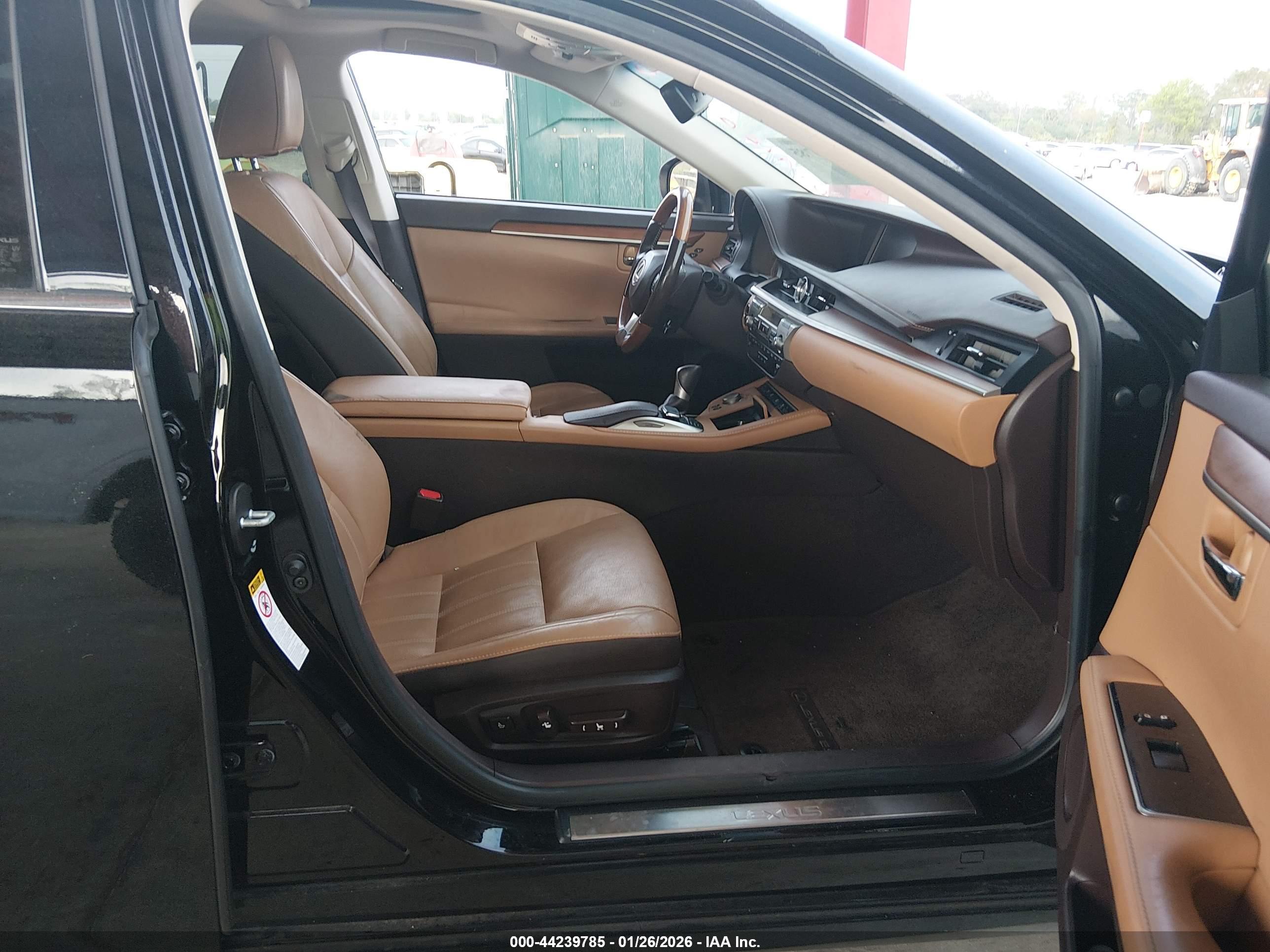LEXUS ES image 5