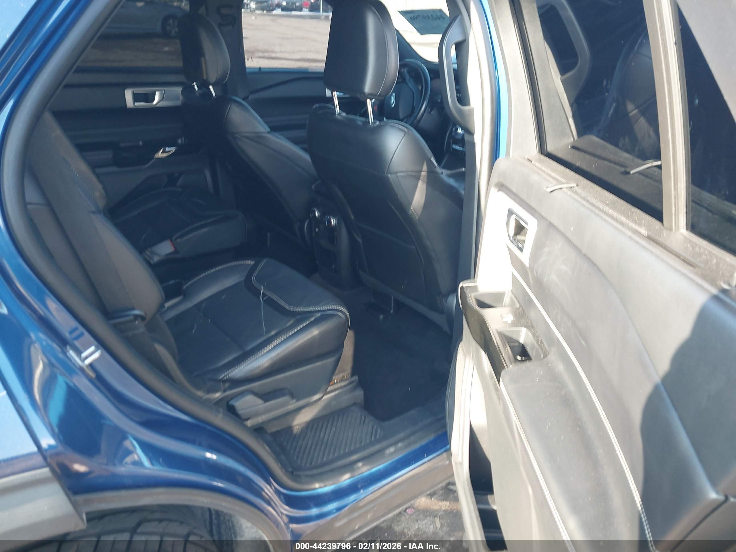 FORD EXPLORER image 8