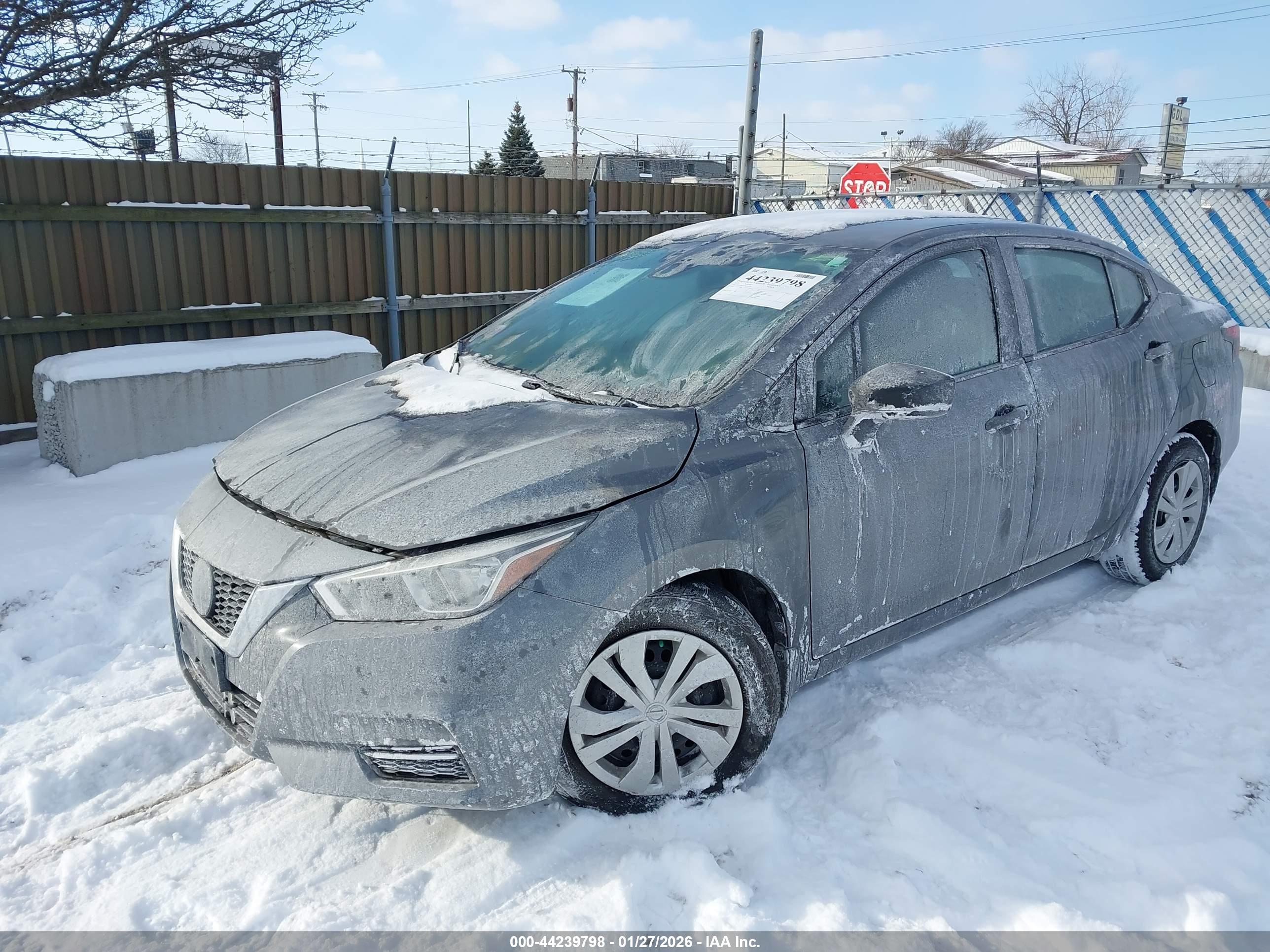 NISSAN VERSA image 2