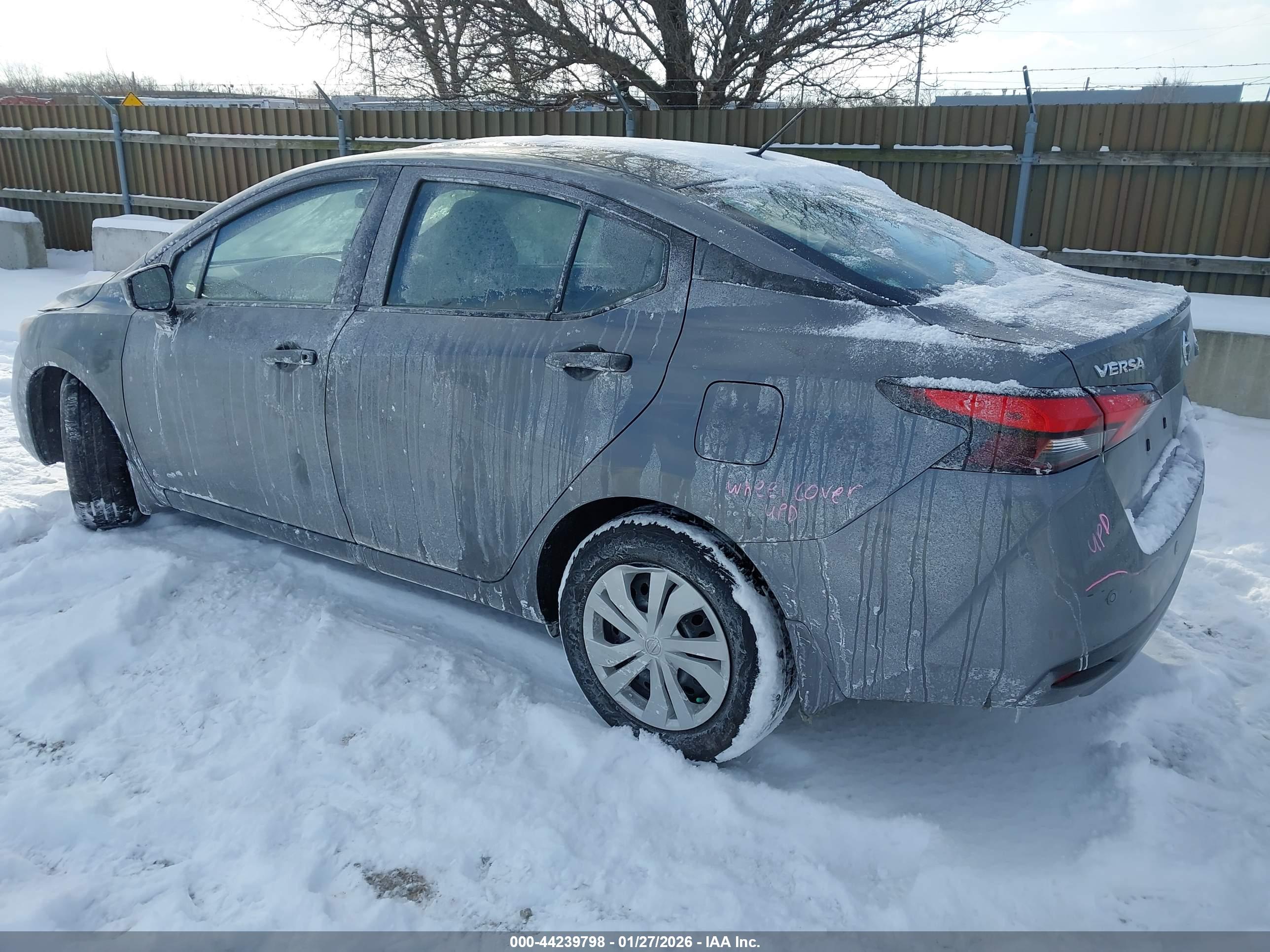 NISSAN VERSA image 3