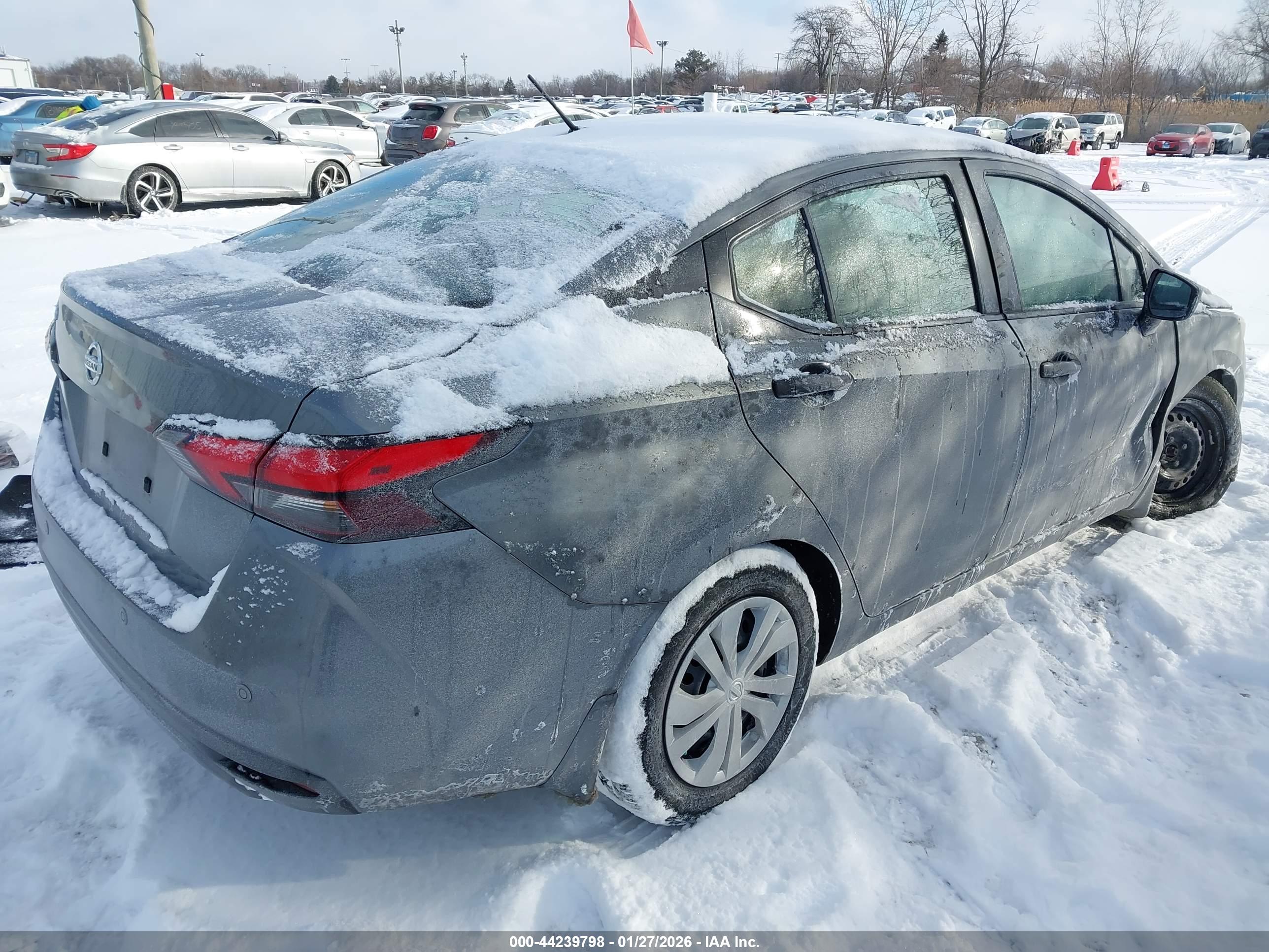 NISSAN VERSA image 4