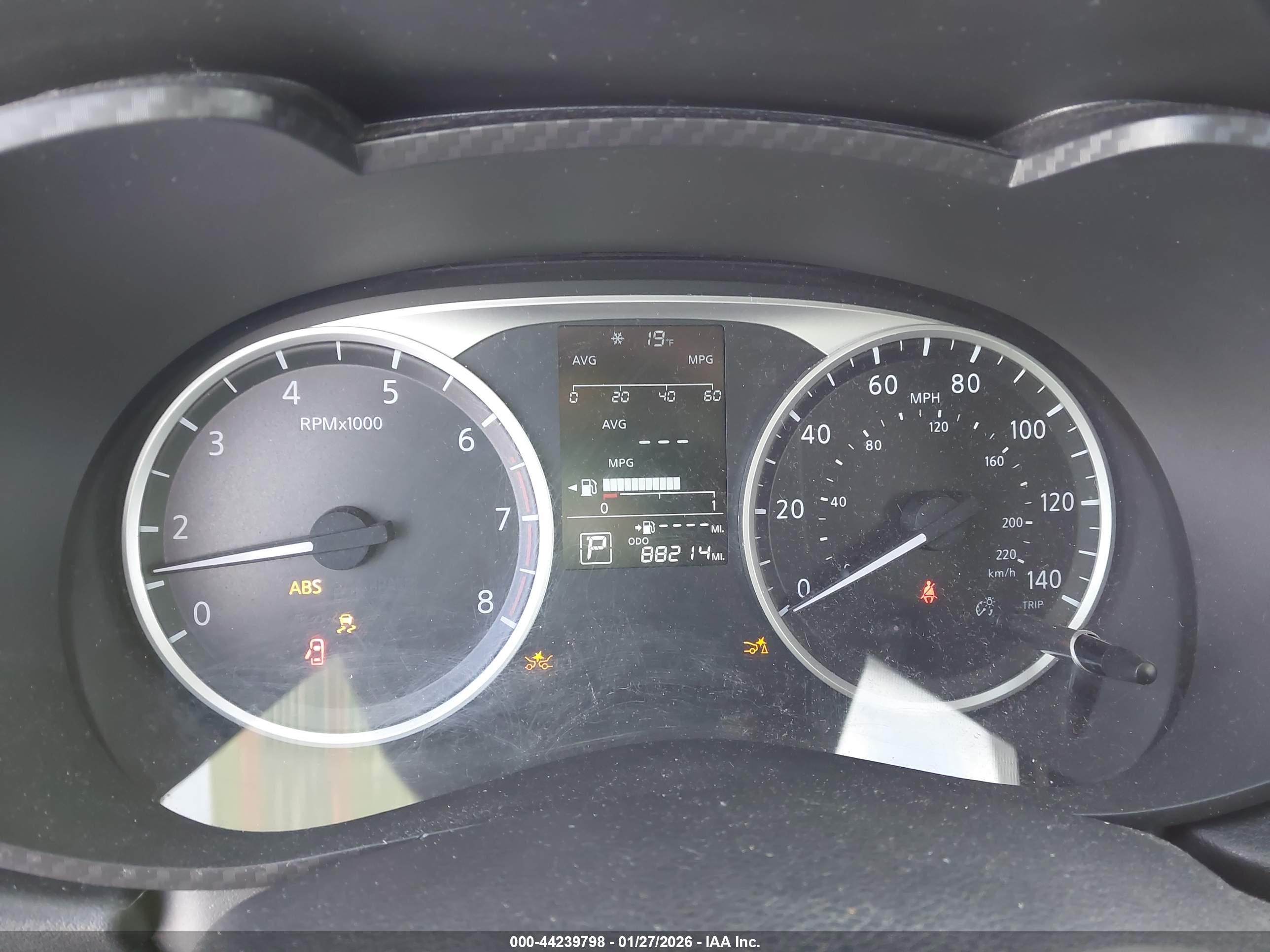 NISSAN VERSA image 7