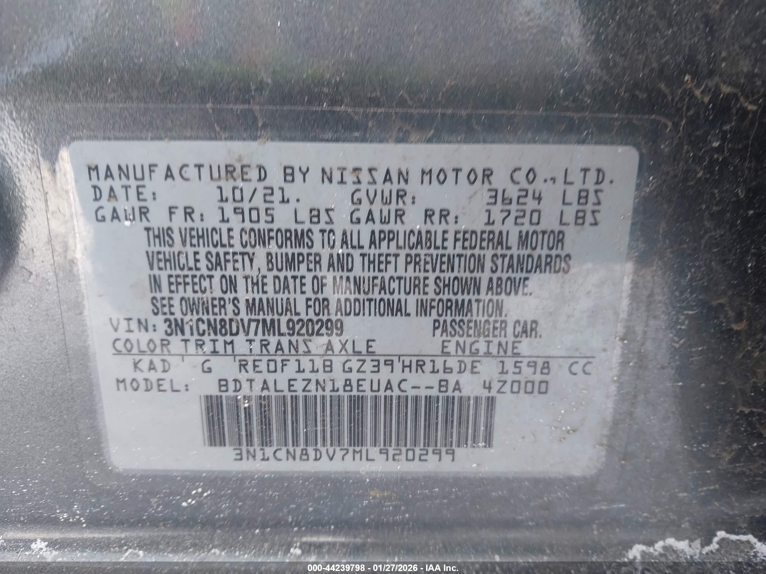 NISSAN VERSA image 9
