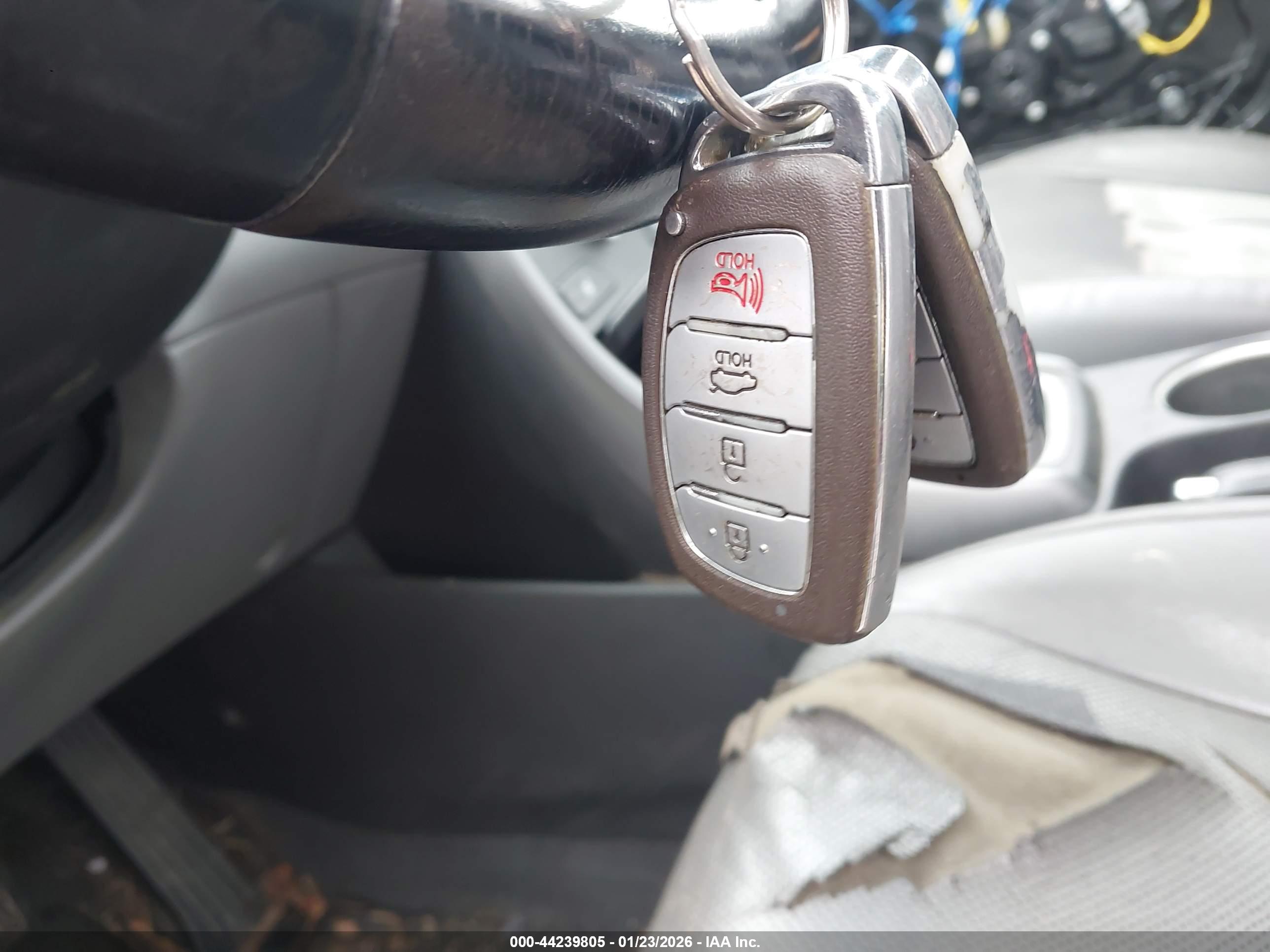 HYUNDAI ELANTRA image 11