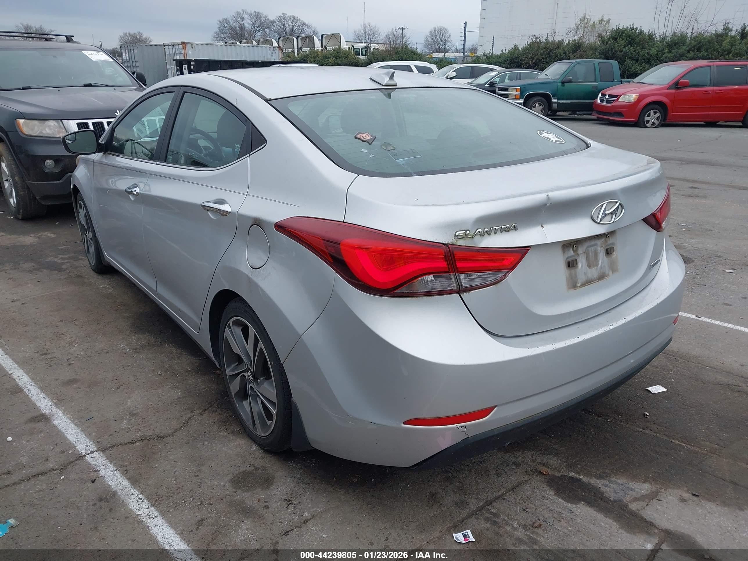 HYUNDAI ELANTRA image 3