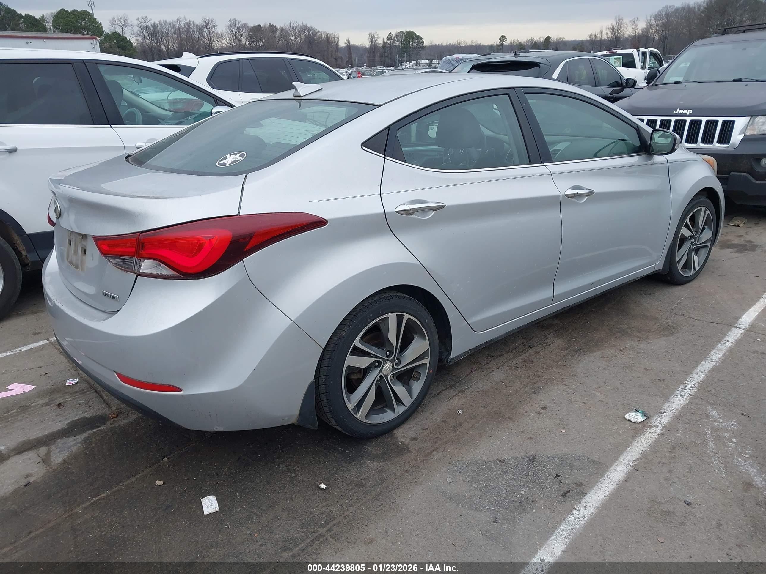 HYUNDAI ELANTRA image 4