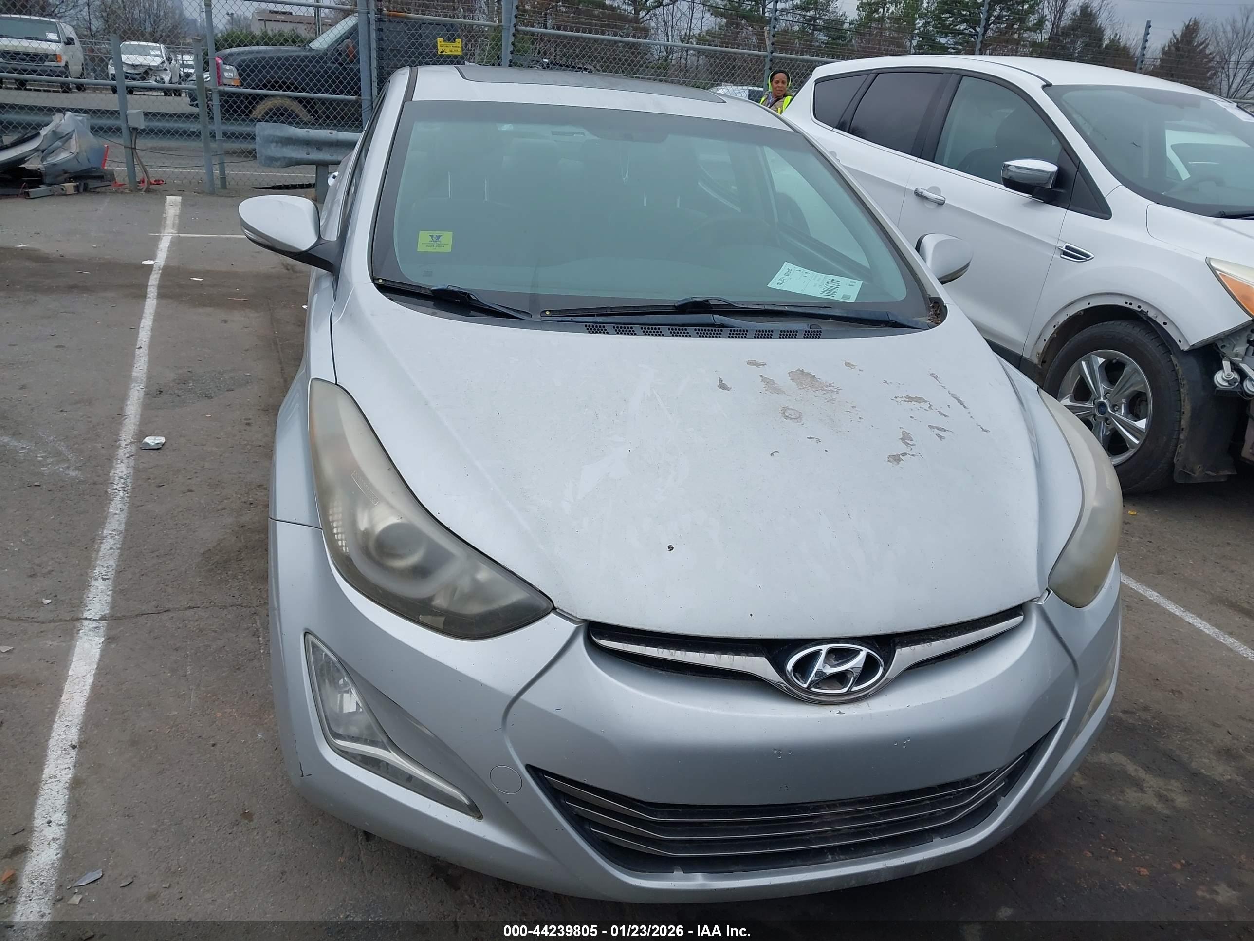 HYUNDAI ELANTRA image 6