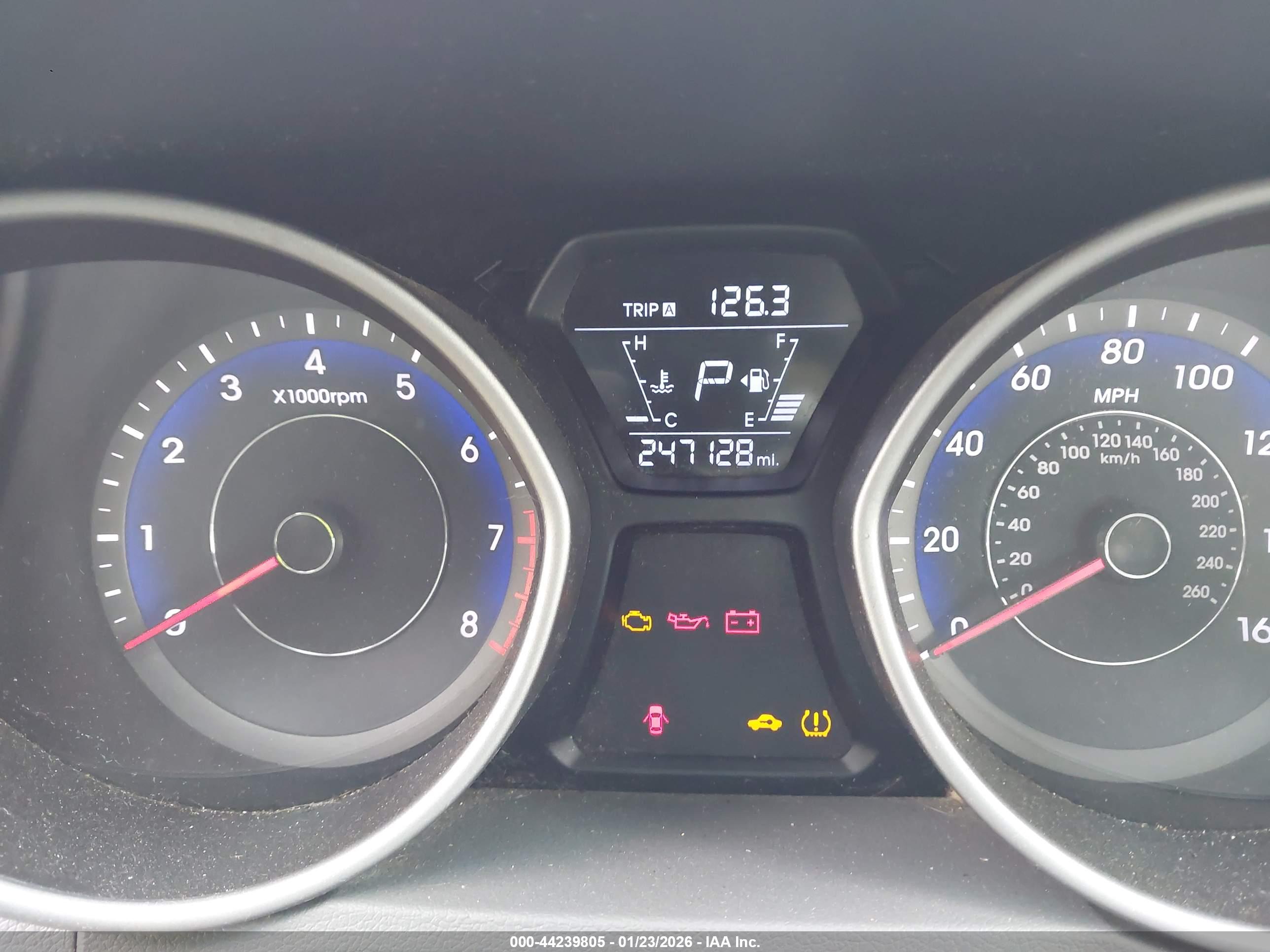 HYUNDAI ELANTRA image 7