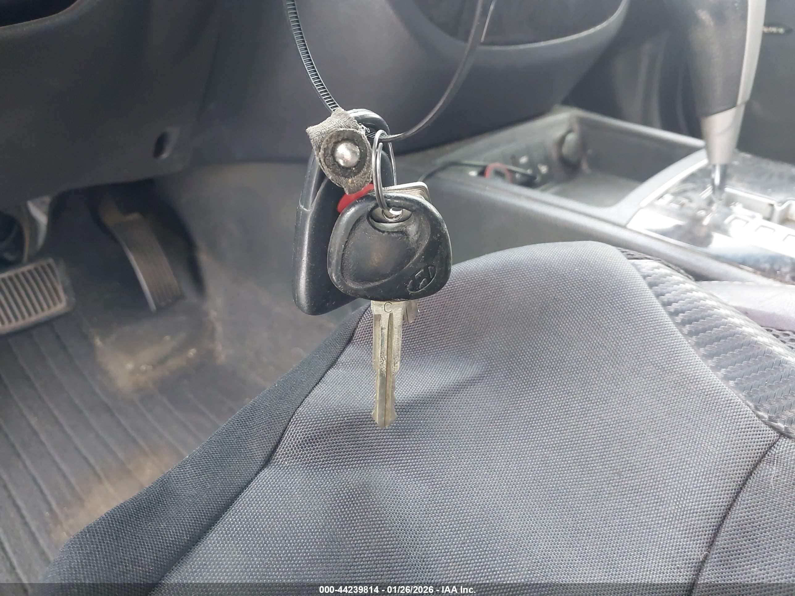HYUNDAI SANTA image 11