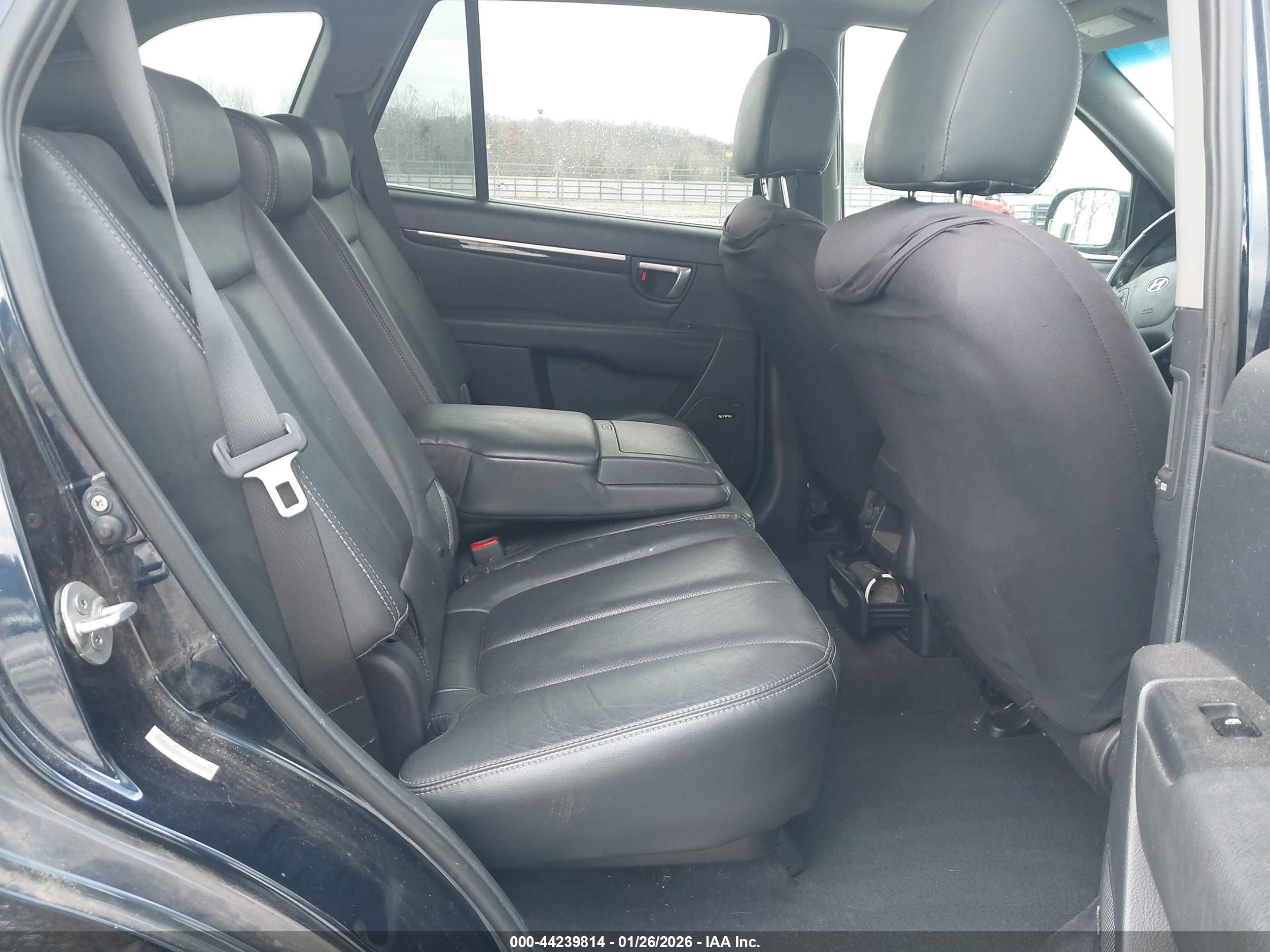 HYUNDAI SANTA image 8