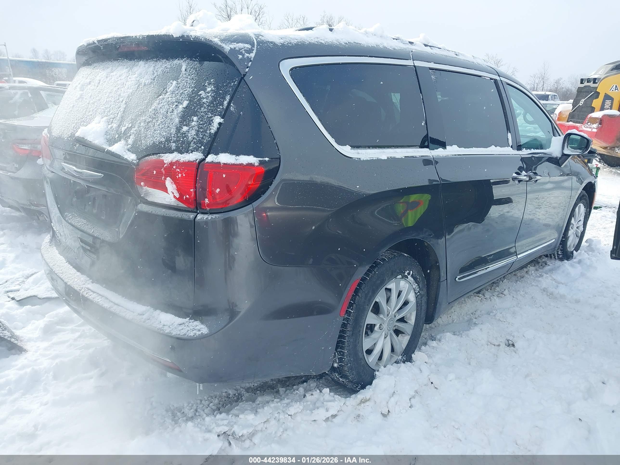 CHRYSLER PACIFICA image 4