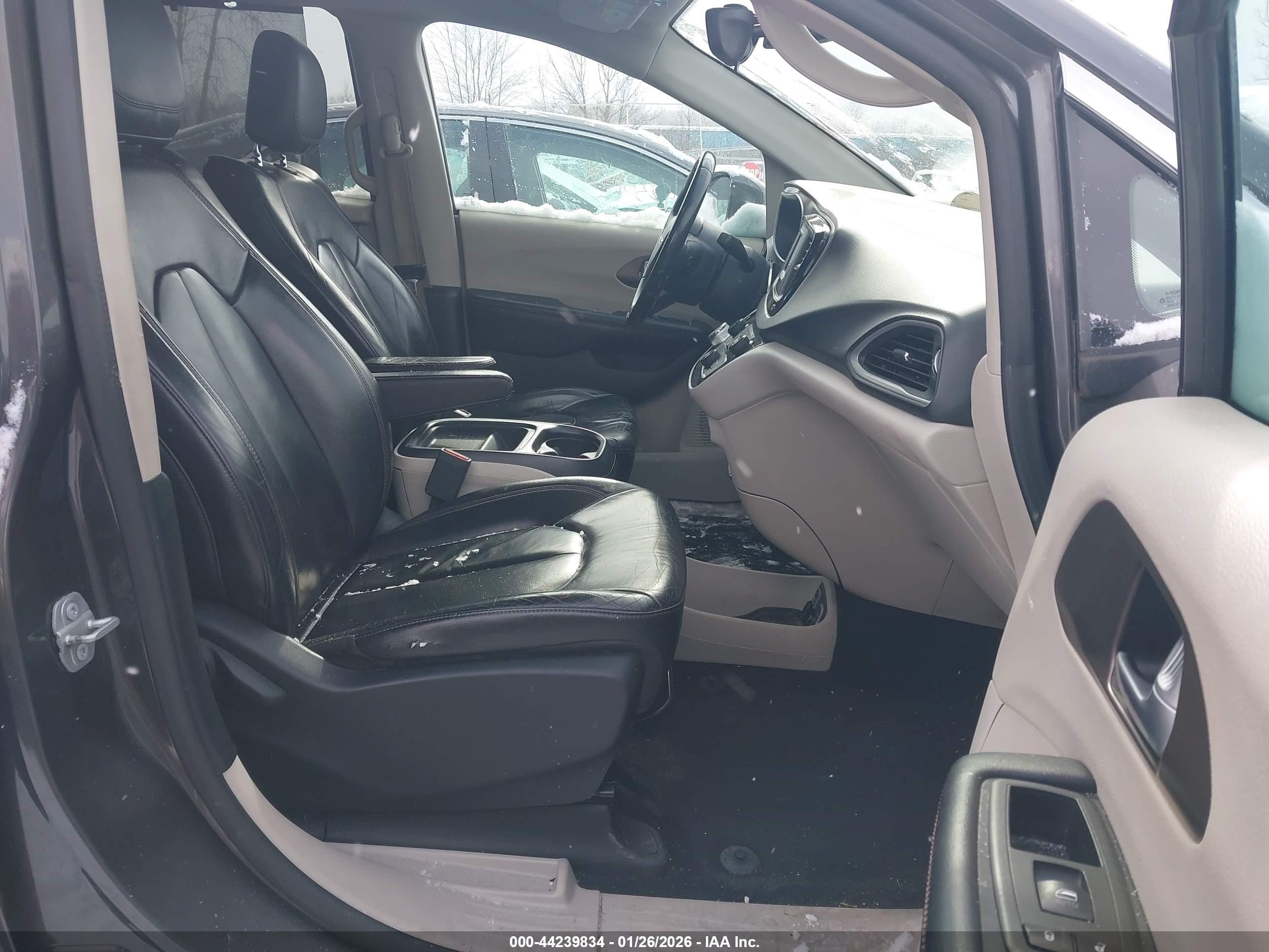 CHRYSLER PACIFICA image 5