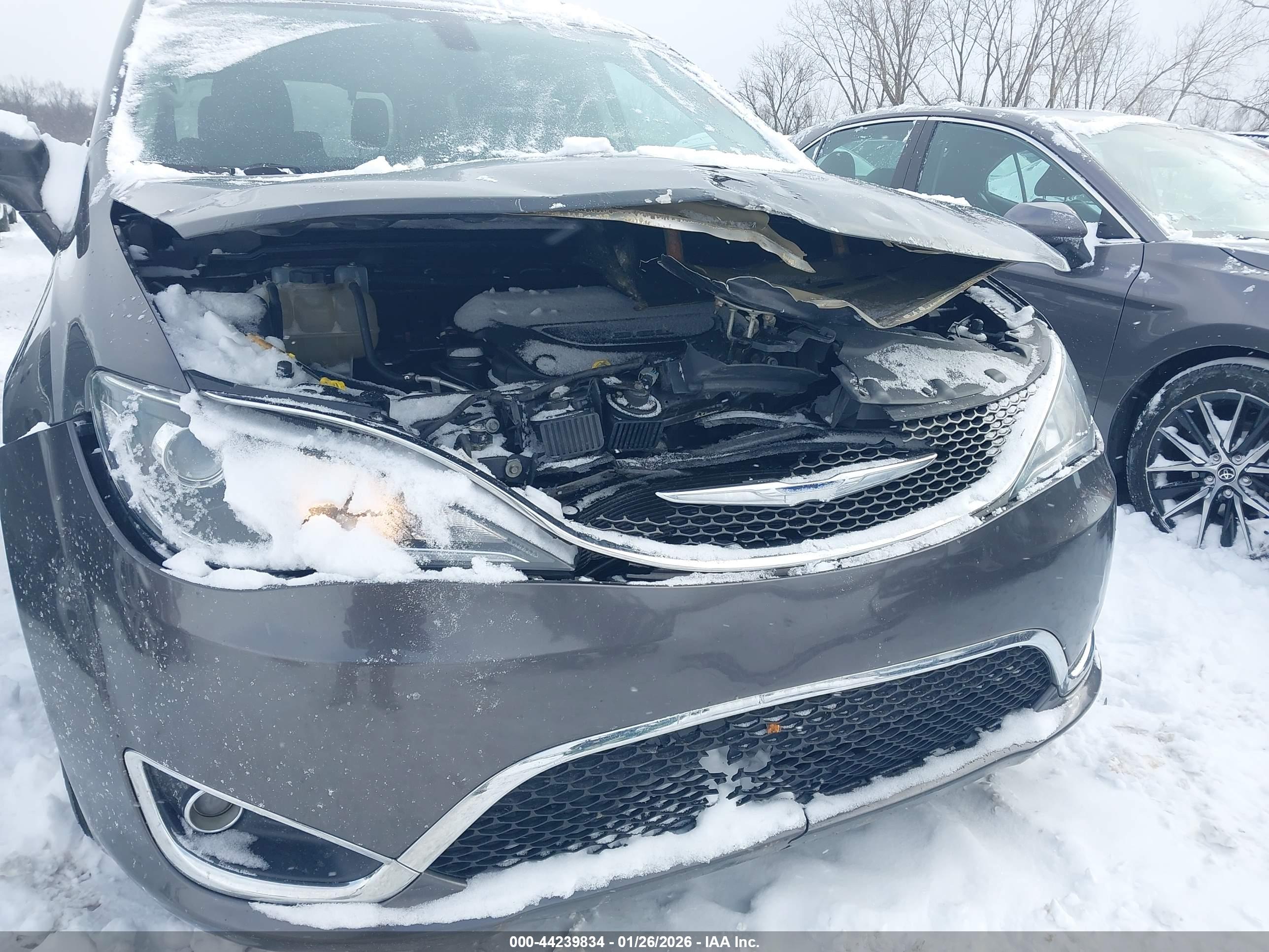 CHRYSLER PACIFICA image 6