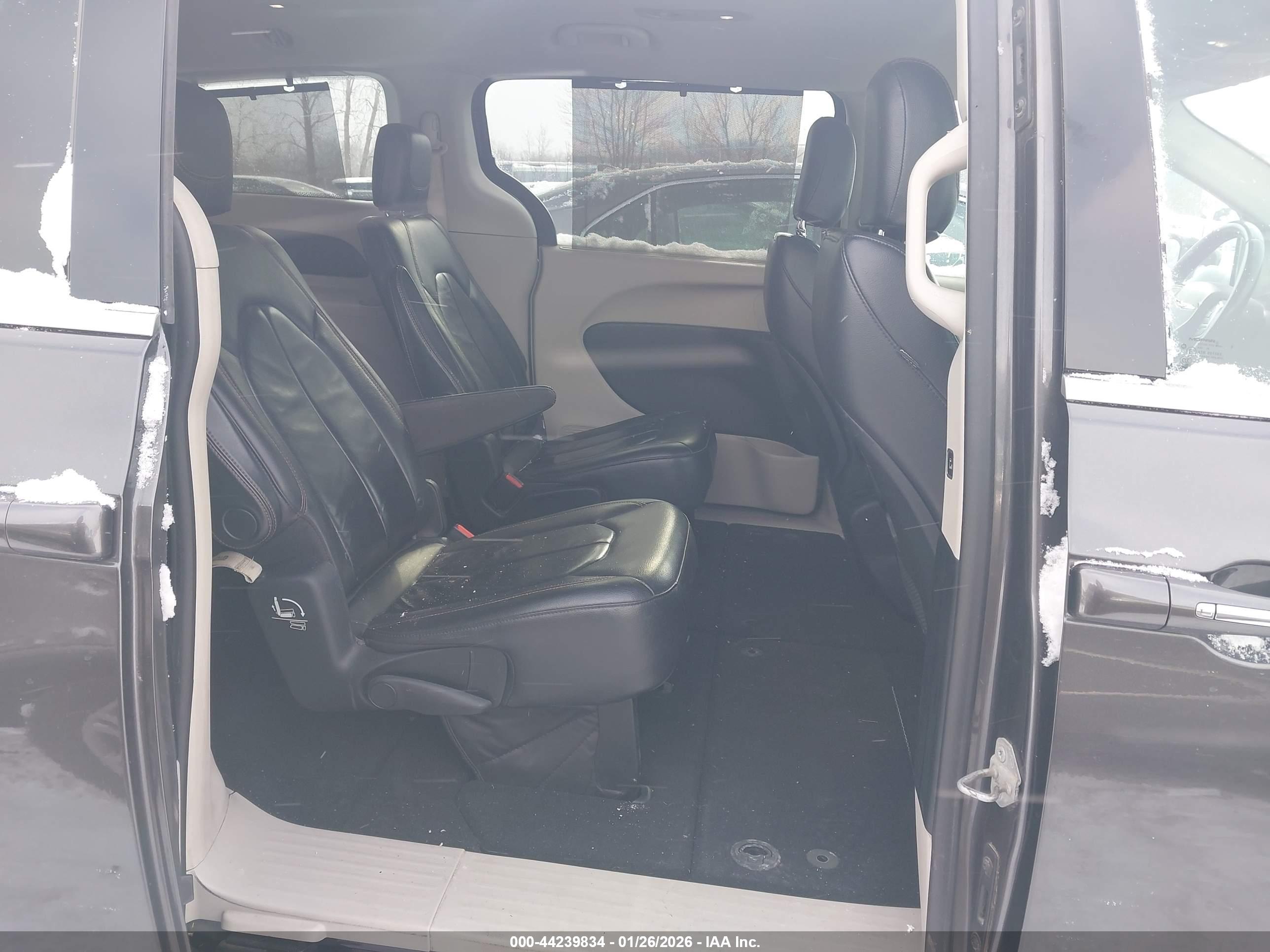 CHRYSLER PACIFICA image 8