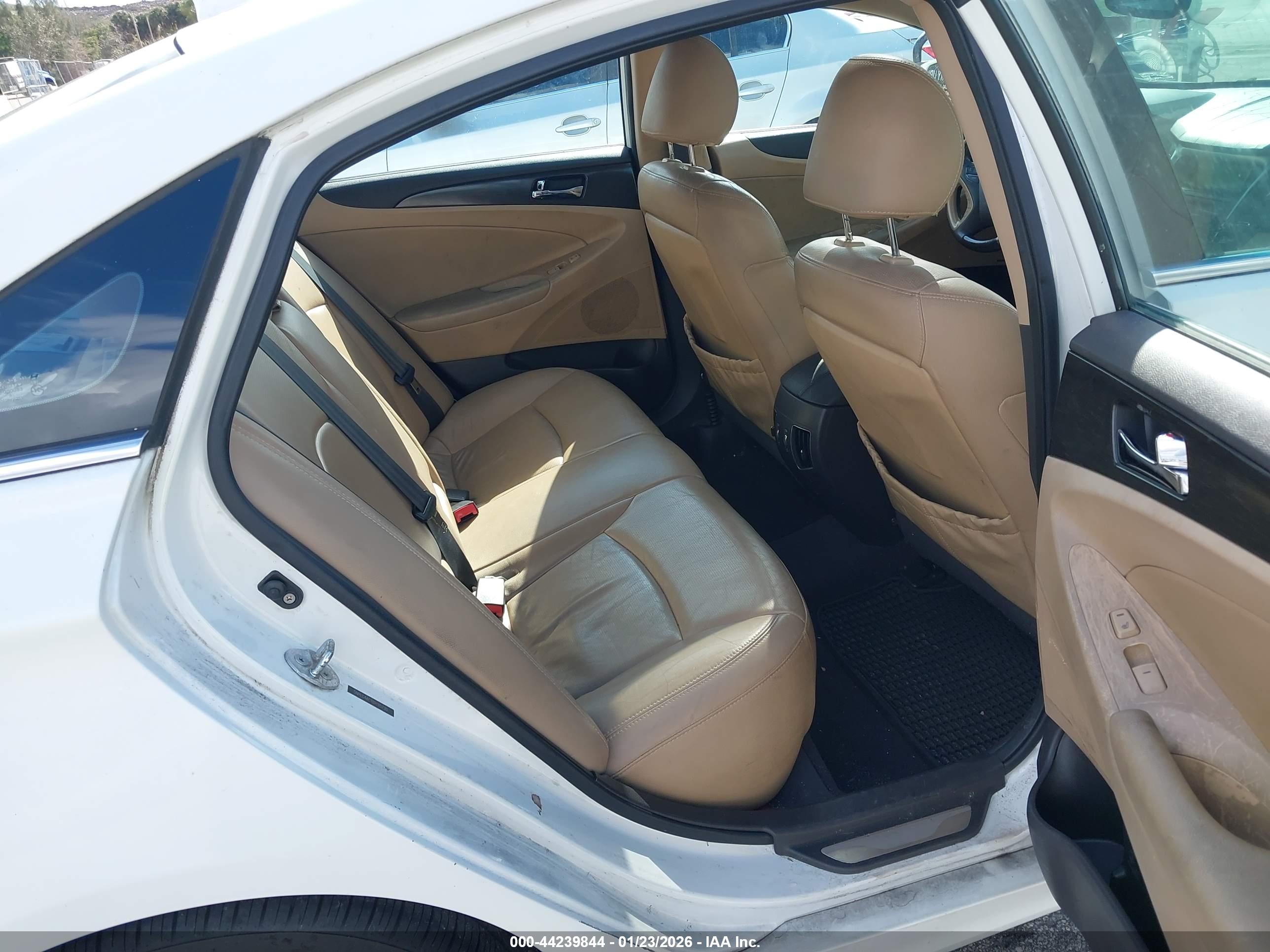 HYUNDAI SONATA image 8