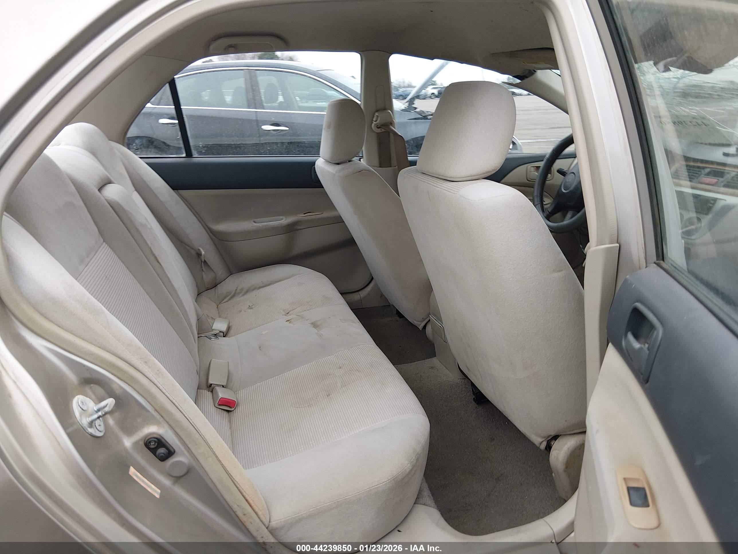 MITSUBISHI LANCER image 8