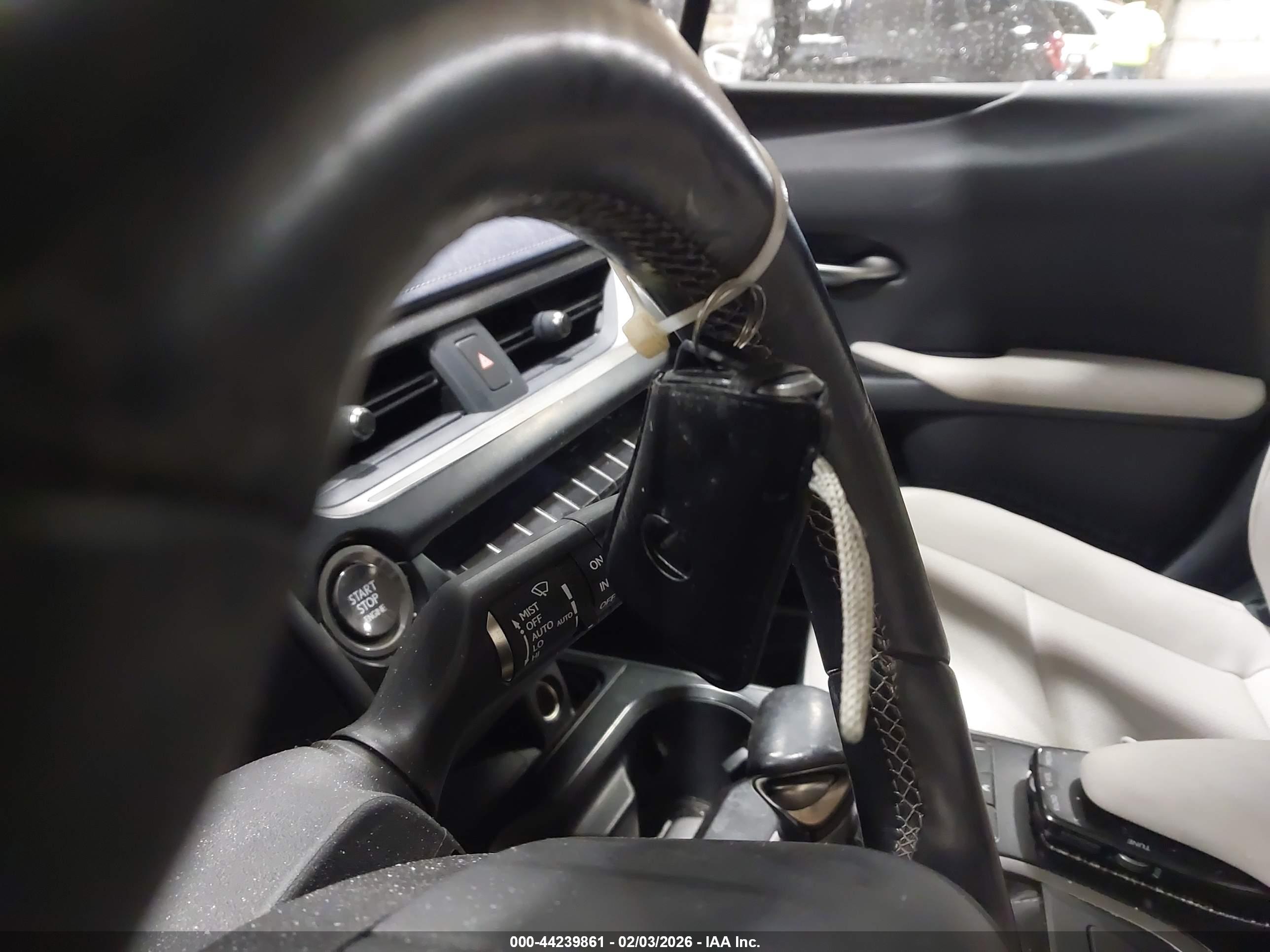 LEXUS UX image 11