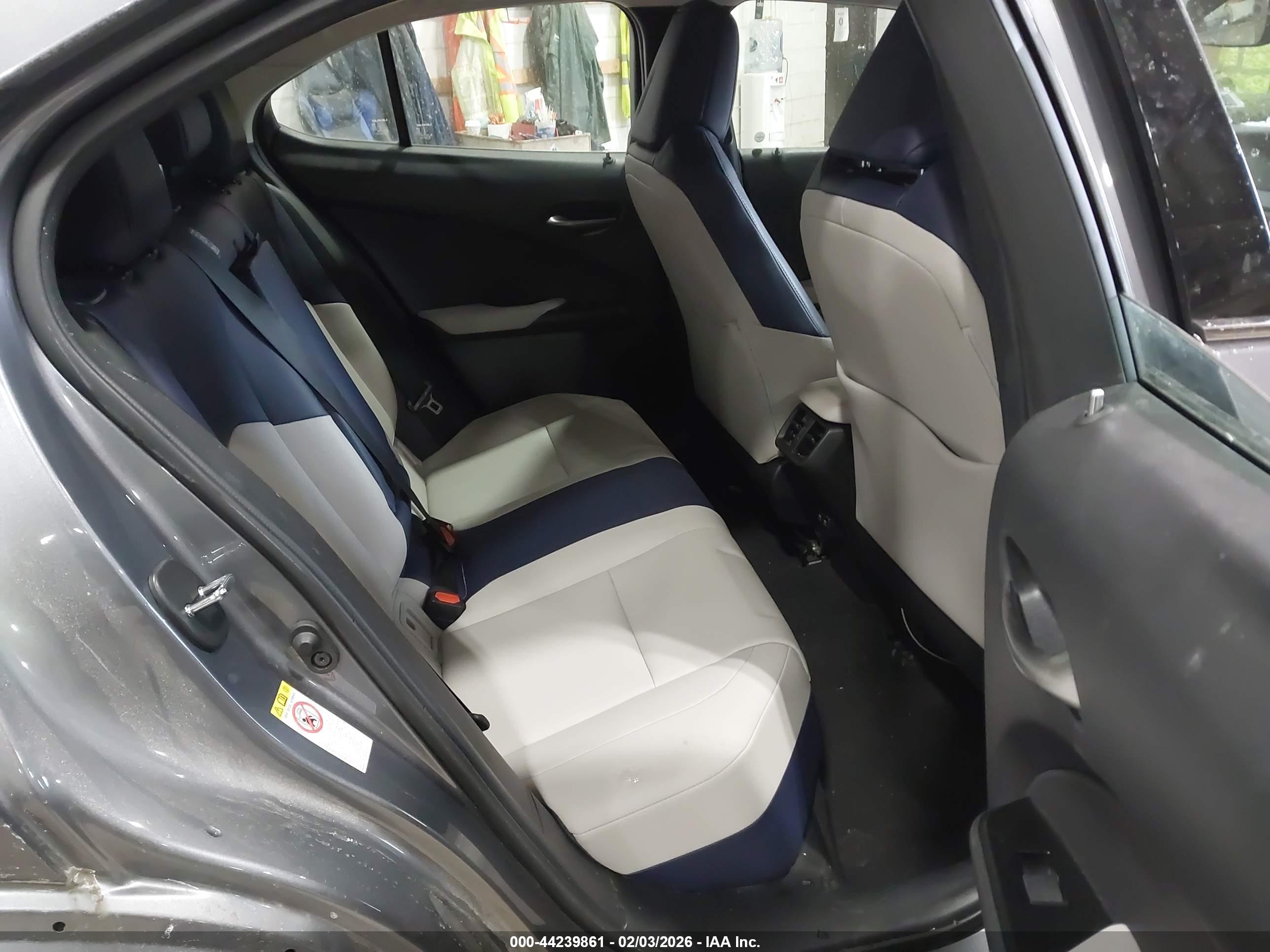LEXUS UX image 8