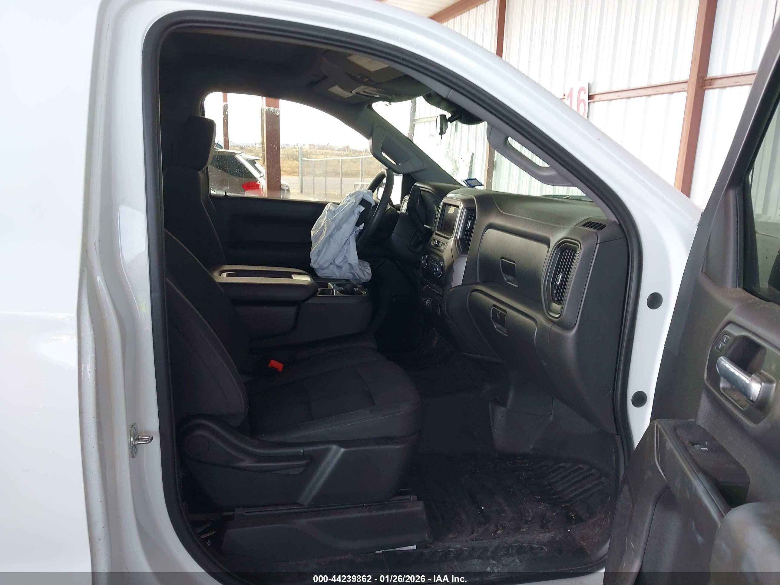 CHEVROLET SILVERADO image 5