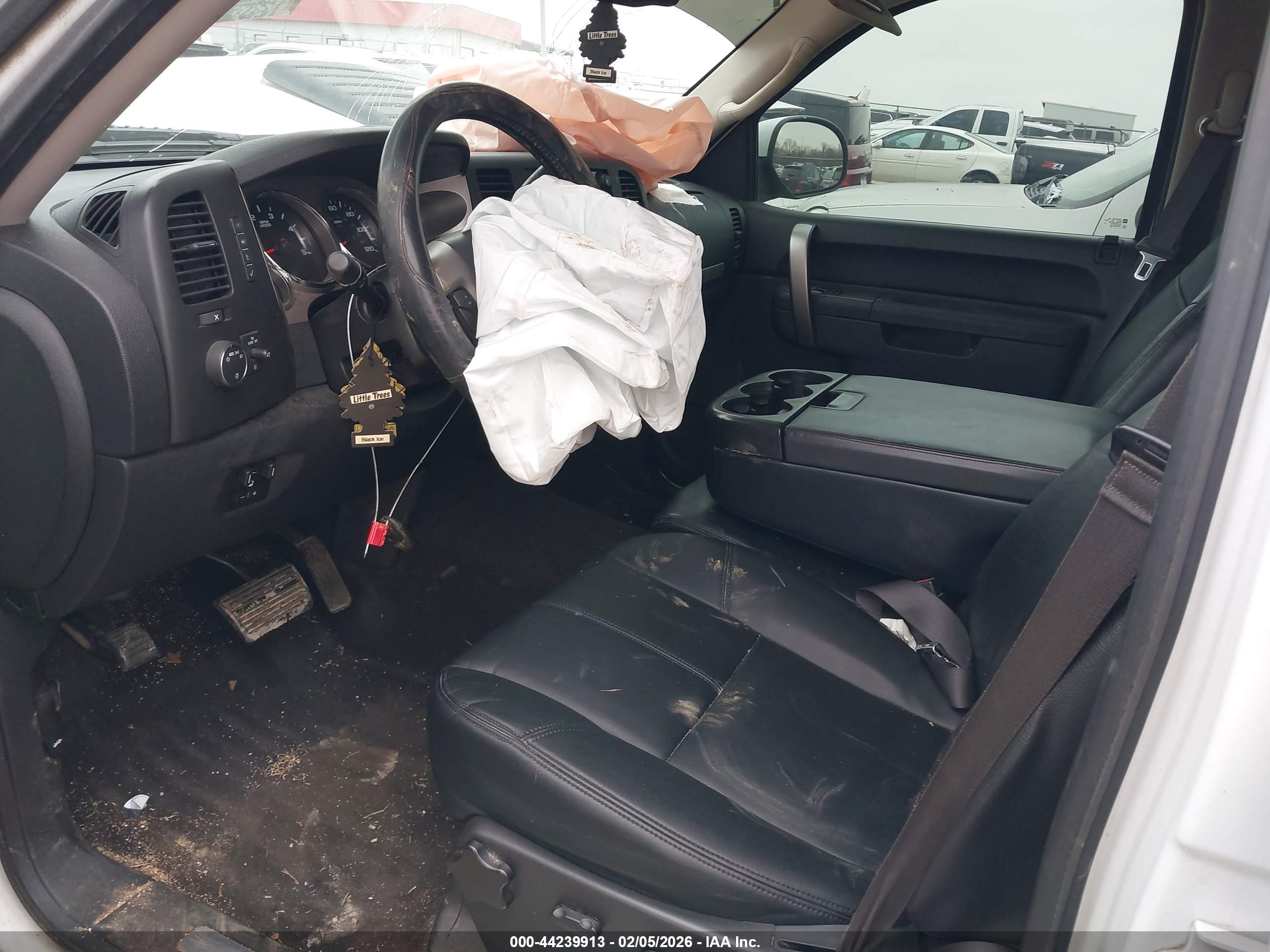 CHEVROLET SILVERADO image 5