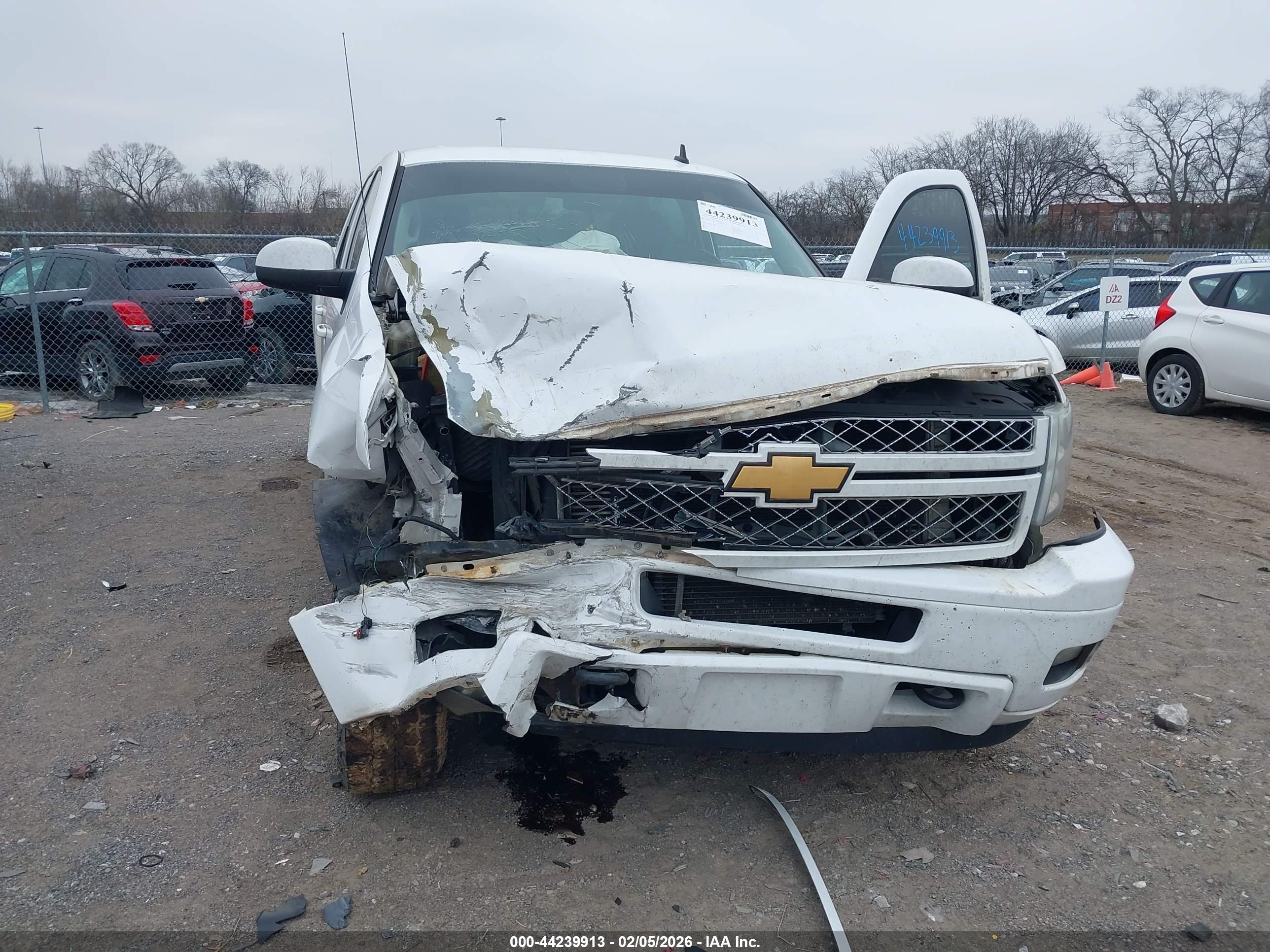CHEVROLET SILVERADO image 6