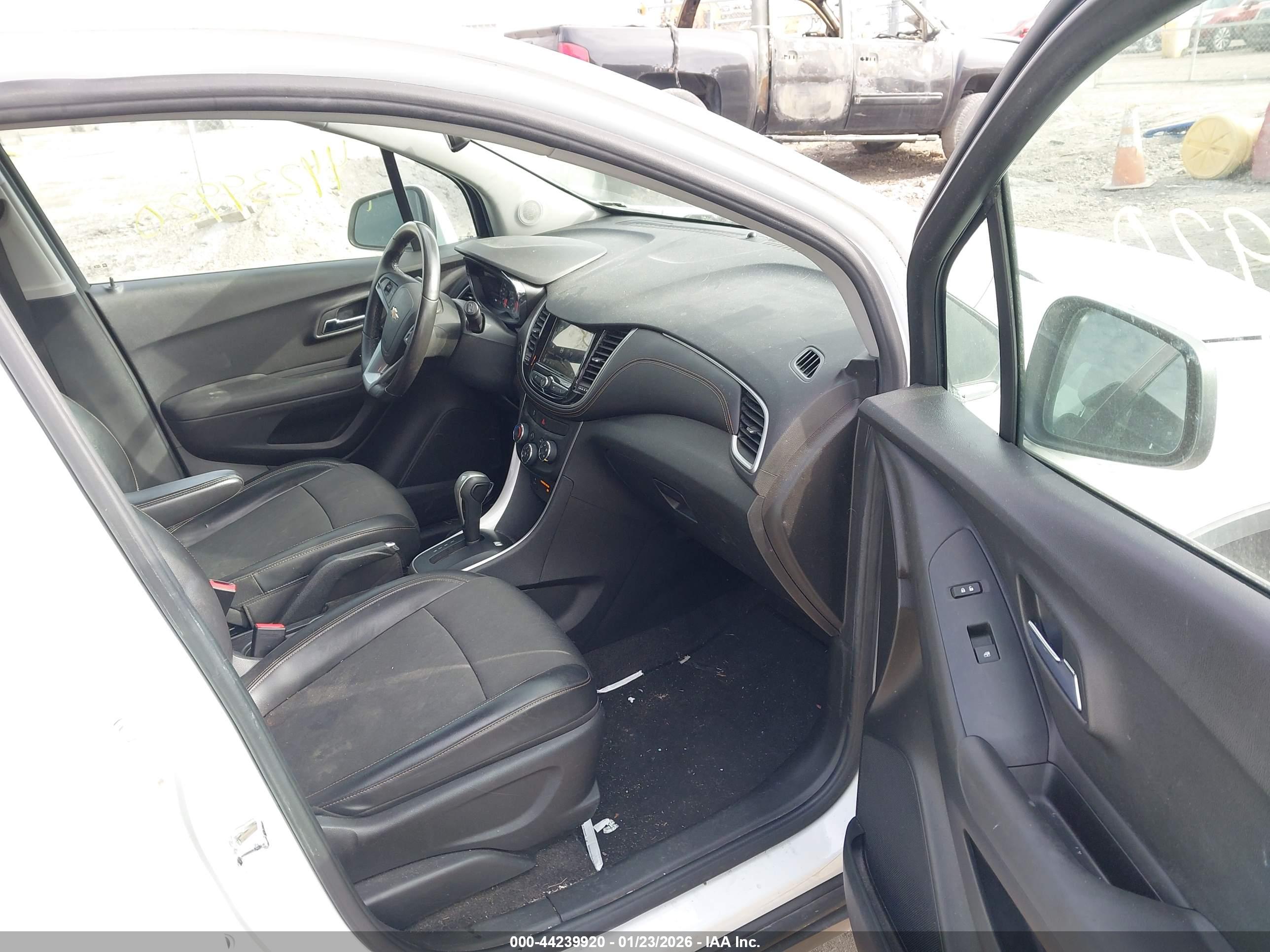 CHEVROLET TRAX image 5