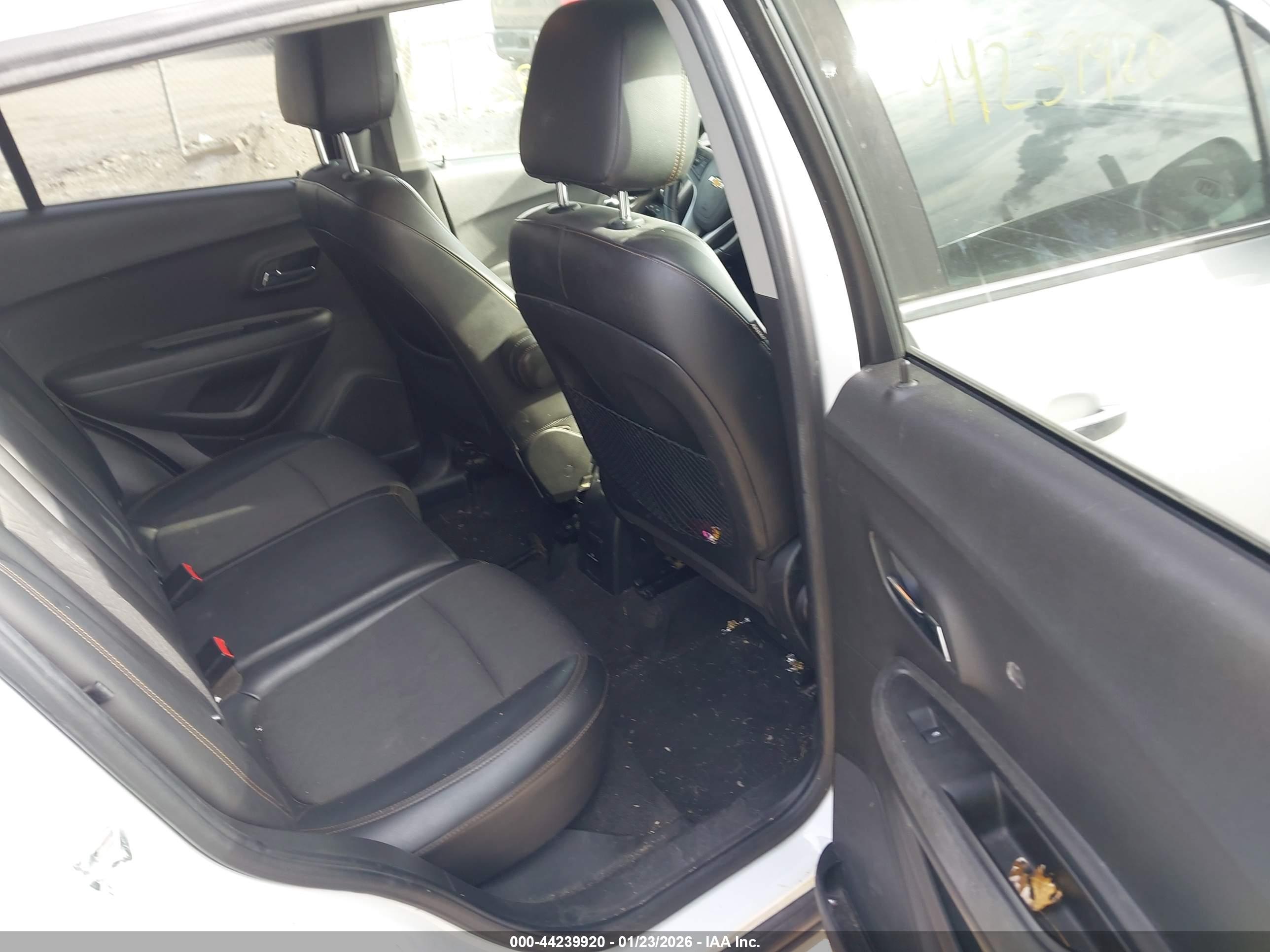CHEVROLET TRAX image 8