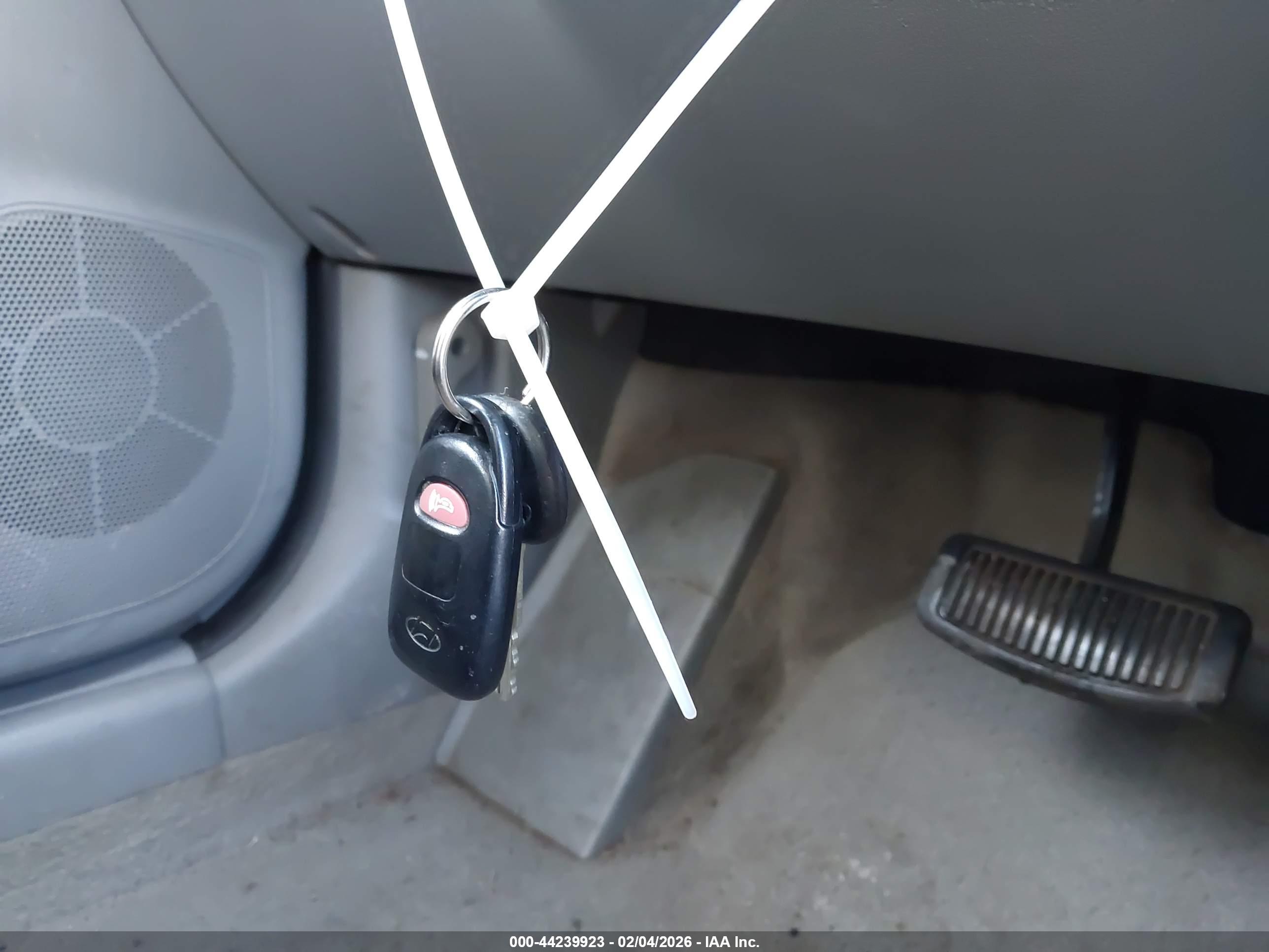 HYUNDAI ELANTRA image 11