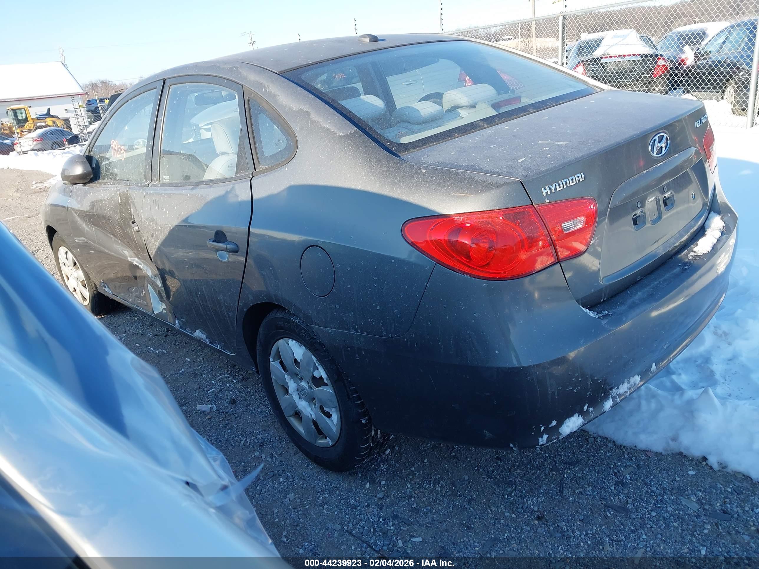 HYUNDAI ELANTRA image 3