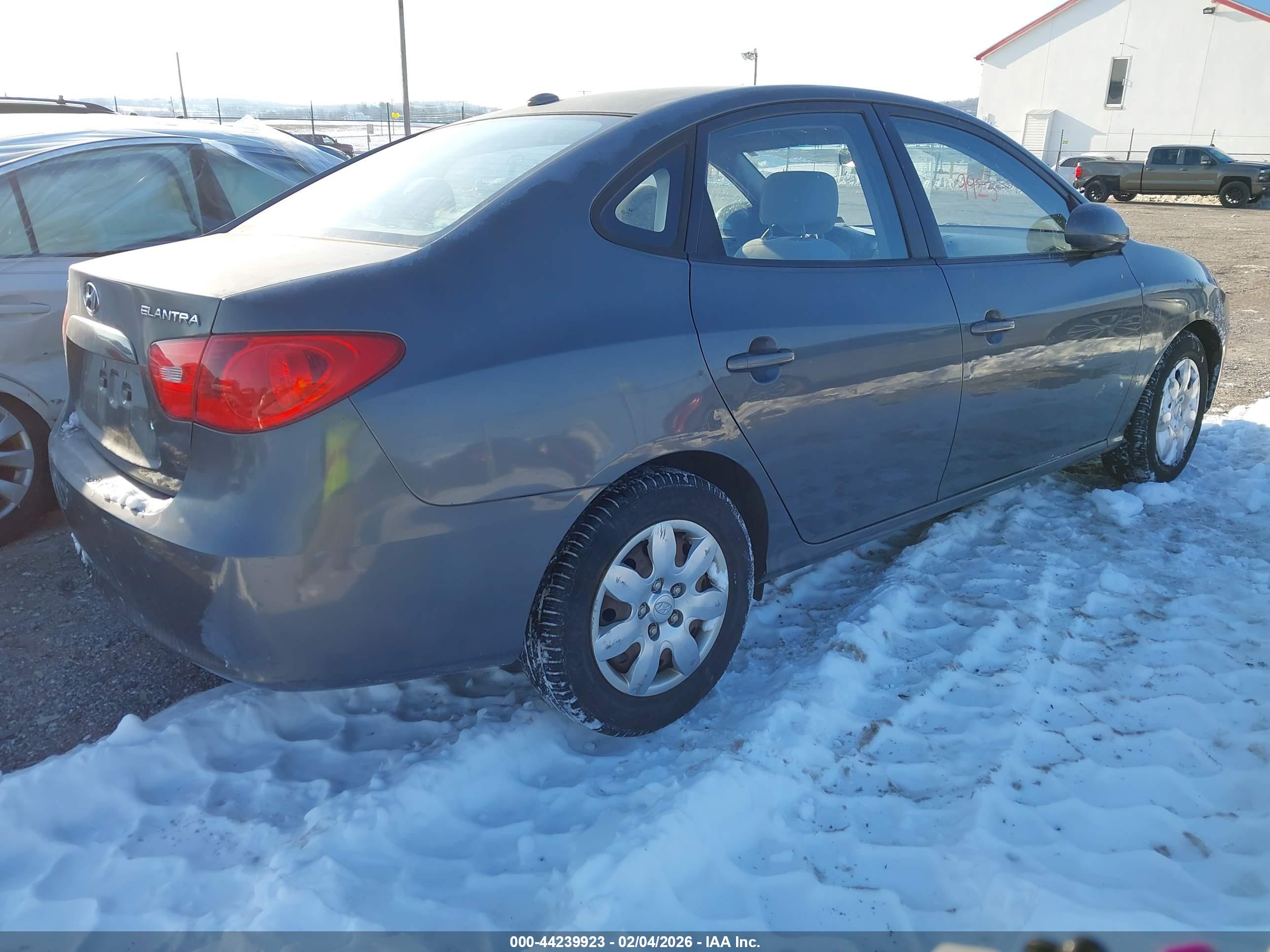 HYUNDAI ELANTRA image 4