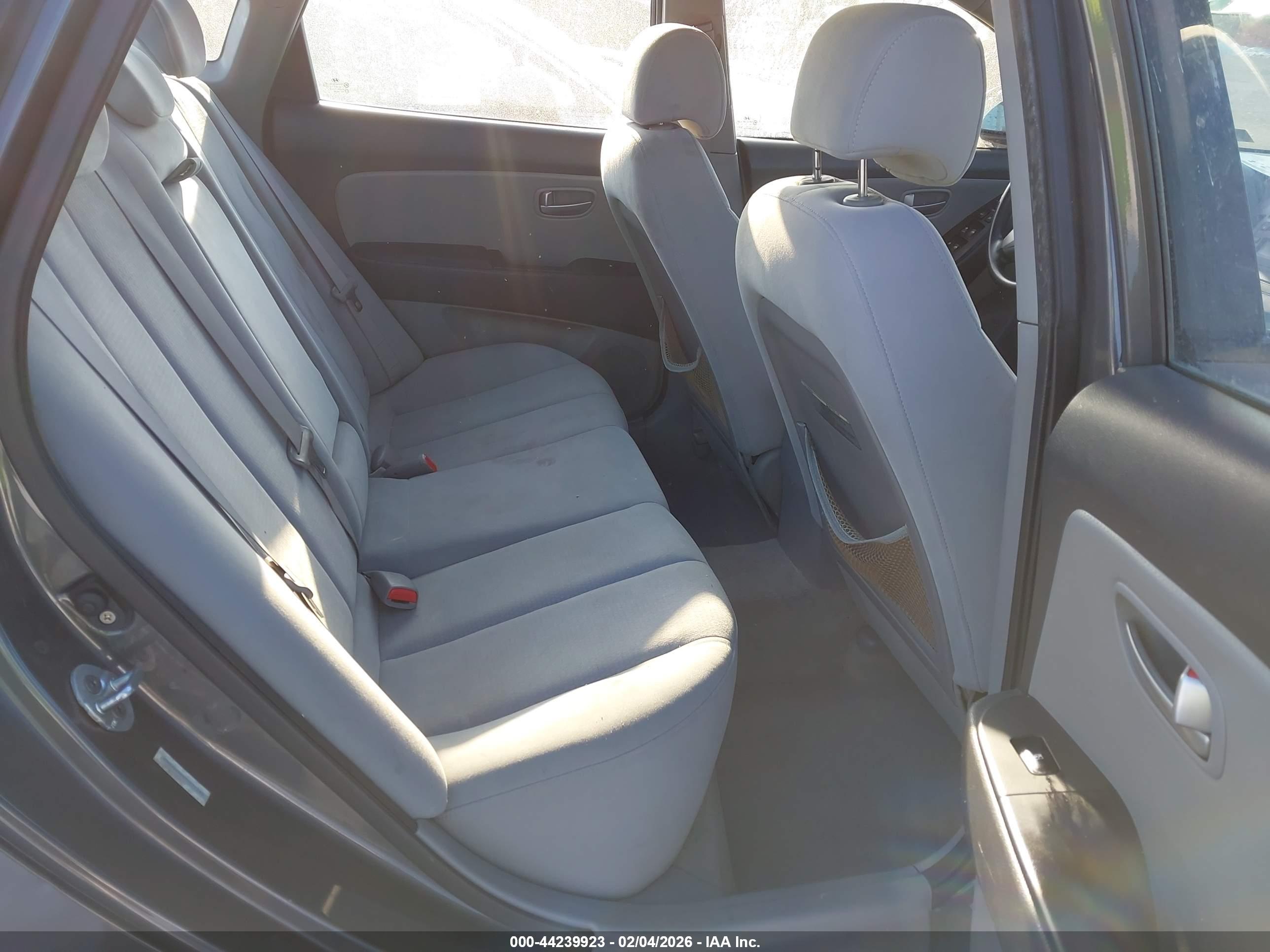 HYUNDAI ELANTRA image 8