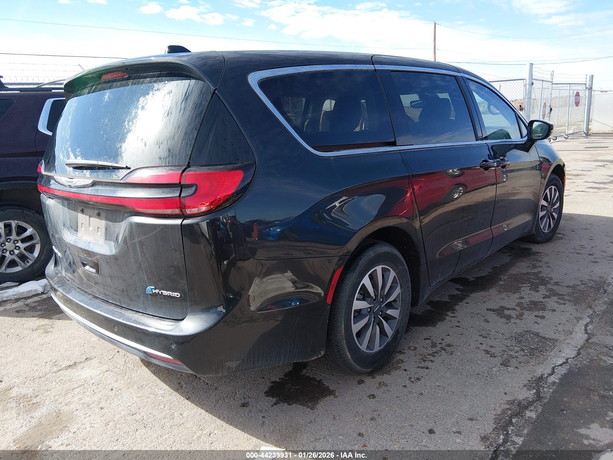 CHRYSLER PACIFICA image 4