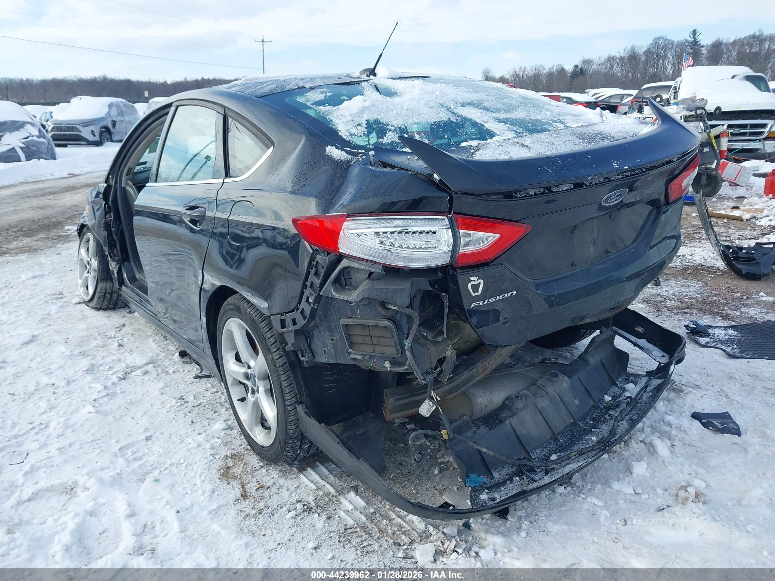 FORD FUSION image 3