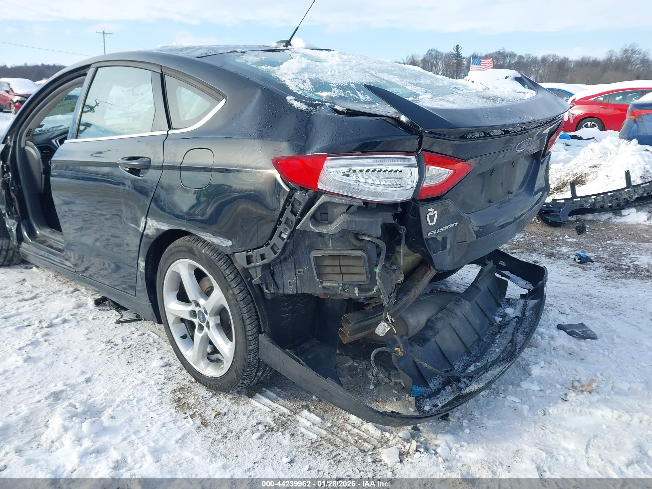 FORD FUSION image 6