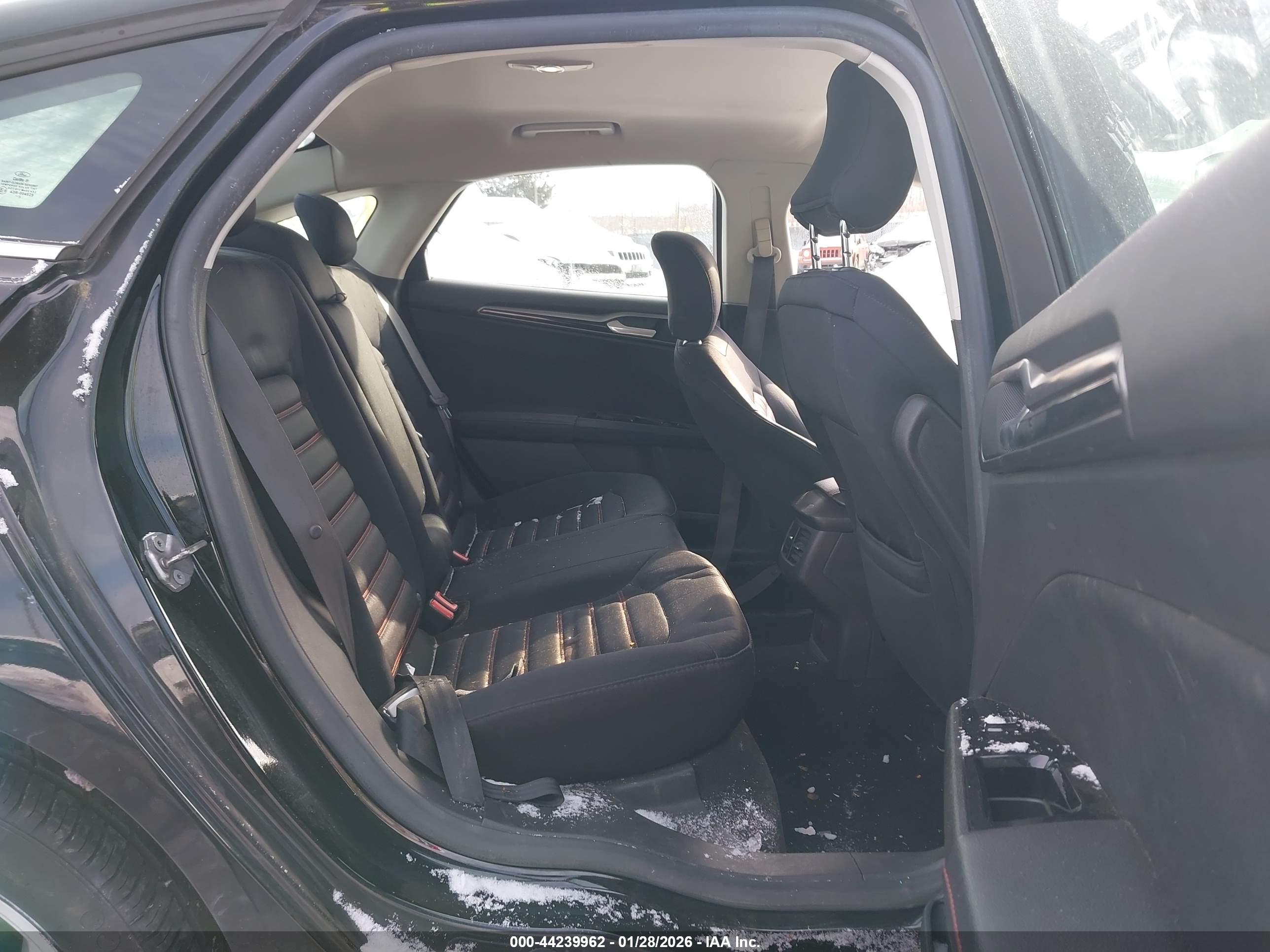 FORD FUSION image 8