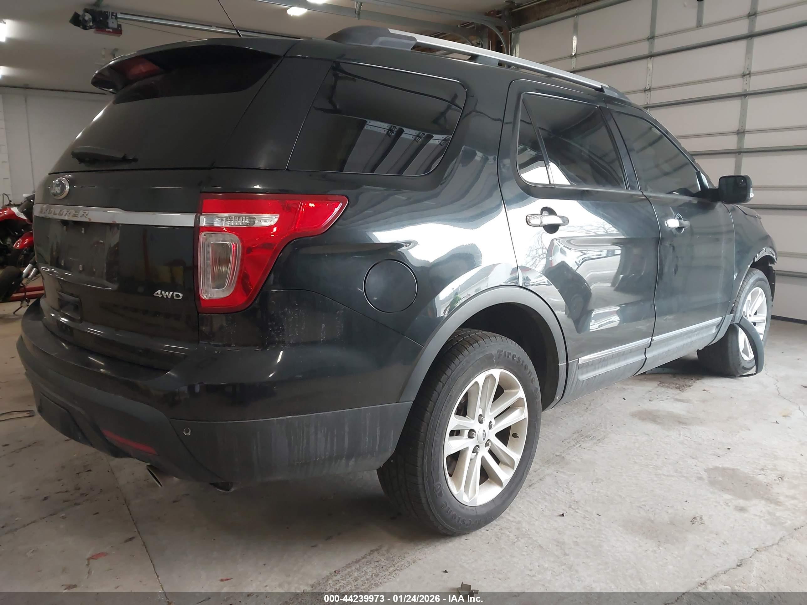 FORD EXPLORER image 4