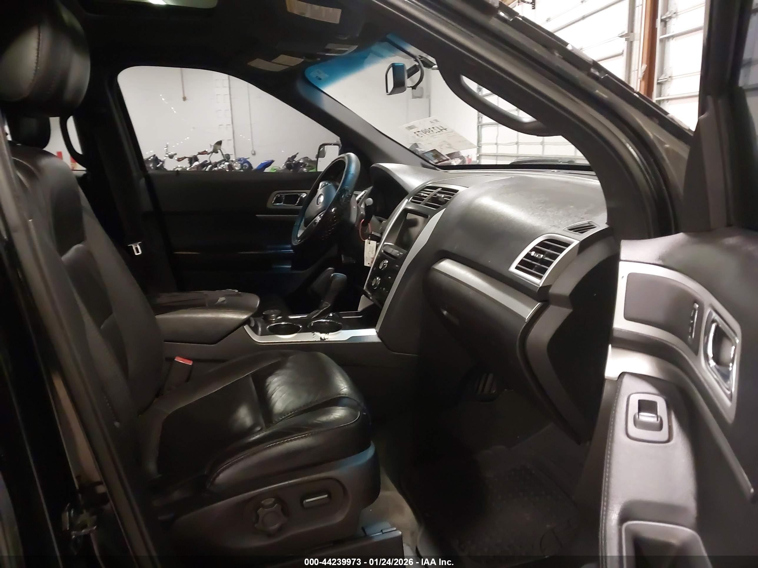 FORD EXPLORER image 5